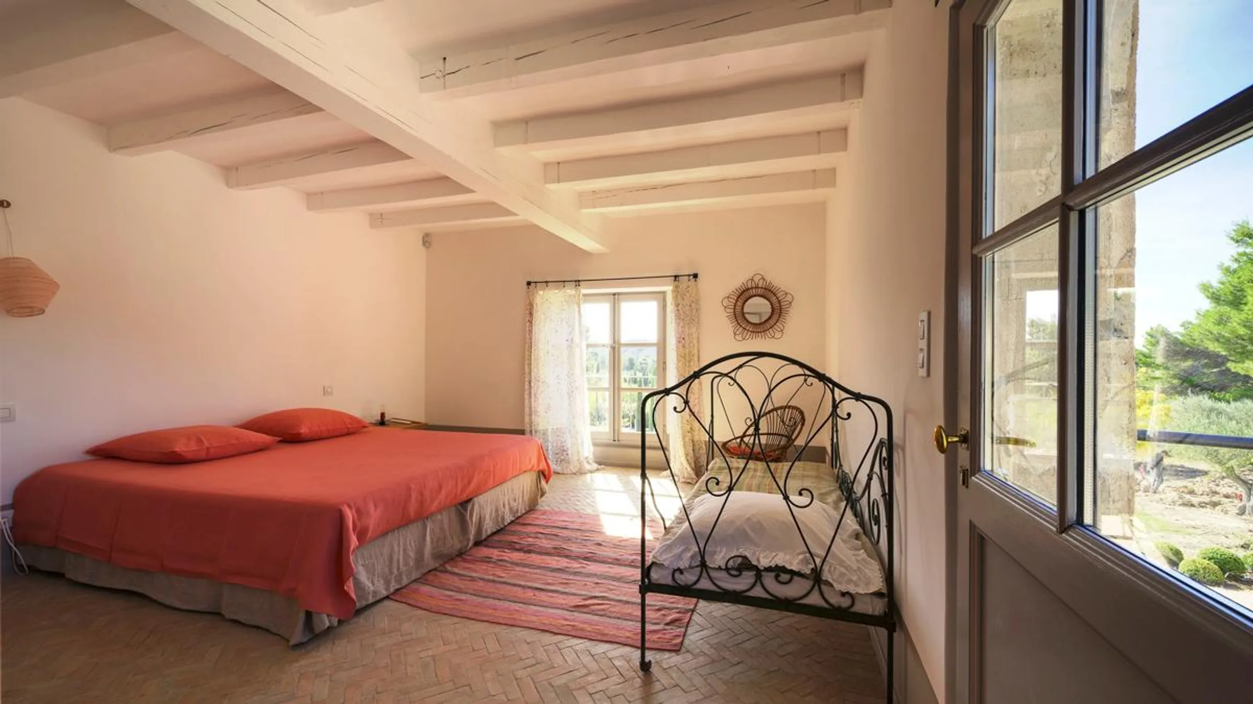 Spacious 7-Bedroom Villa with Heated Pool and Mountain Views — photograph 11