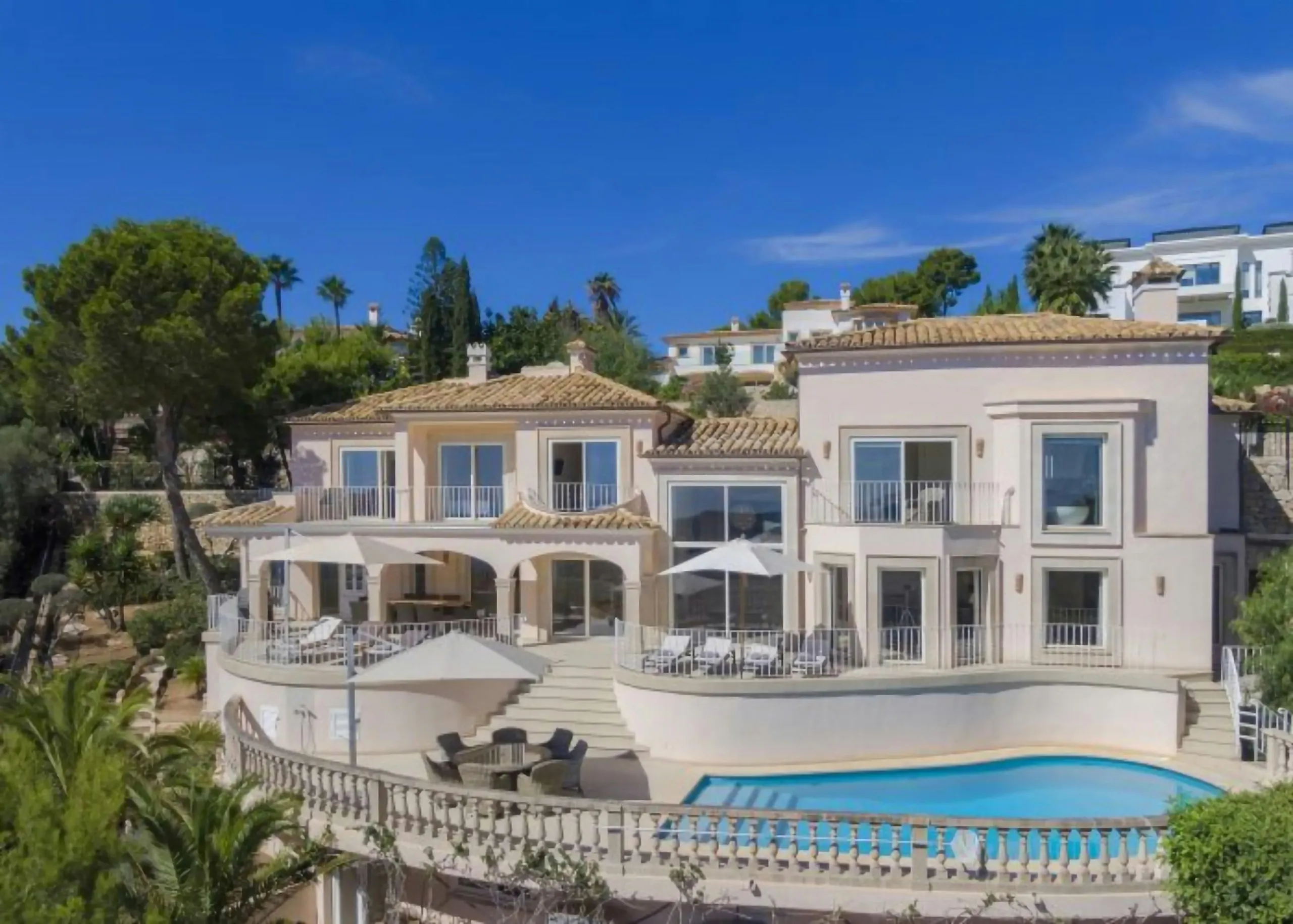 Breathtaking Spanish Estate with Private Pool and Breathtaking Ocean Views — photograph 3