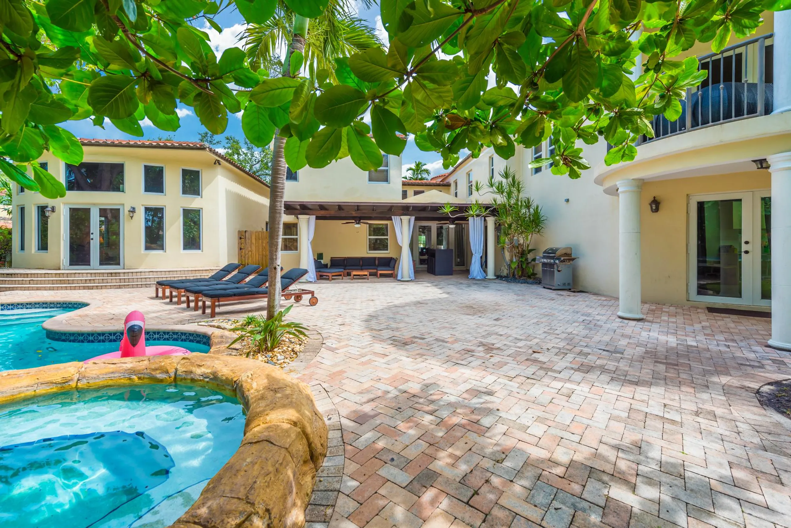 Miami Mirage Villa with Private Pool — photograph 6