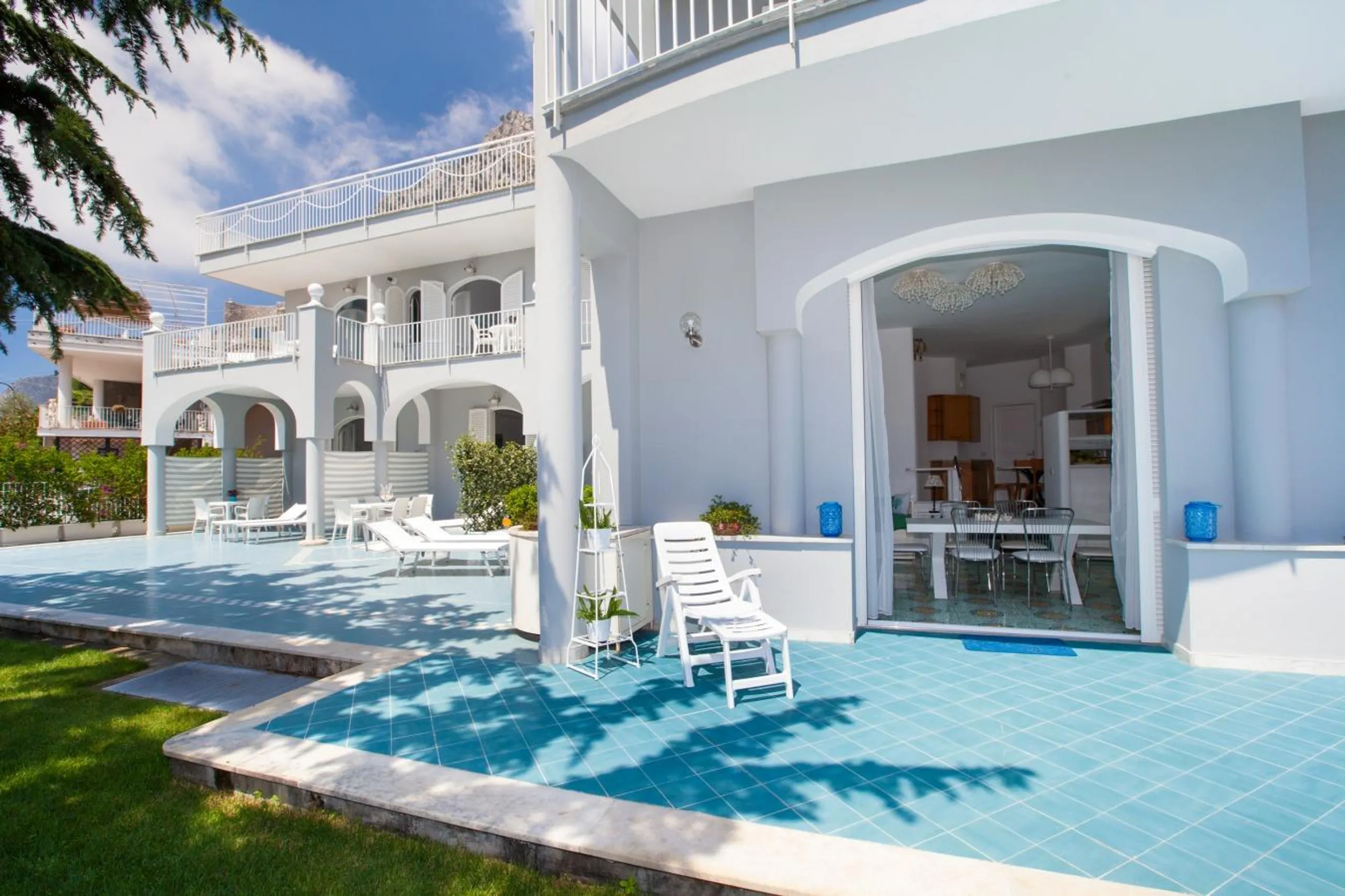 Elegant Villa with Private Pool and Peninsula Coasts View — photograph 4