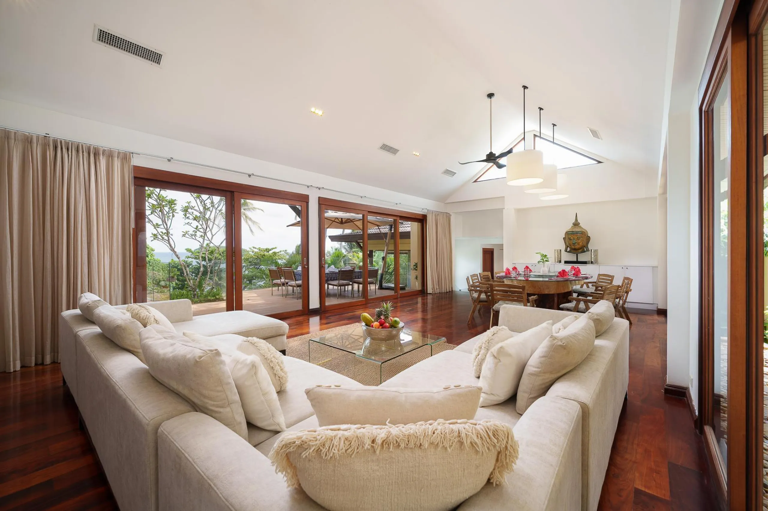 Majestic Phuket Villa with Infinity Pool — photograph 11