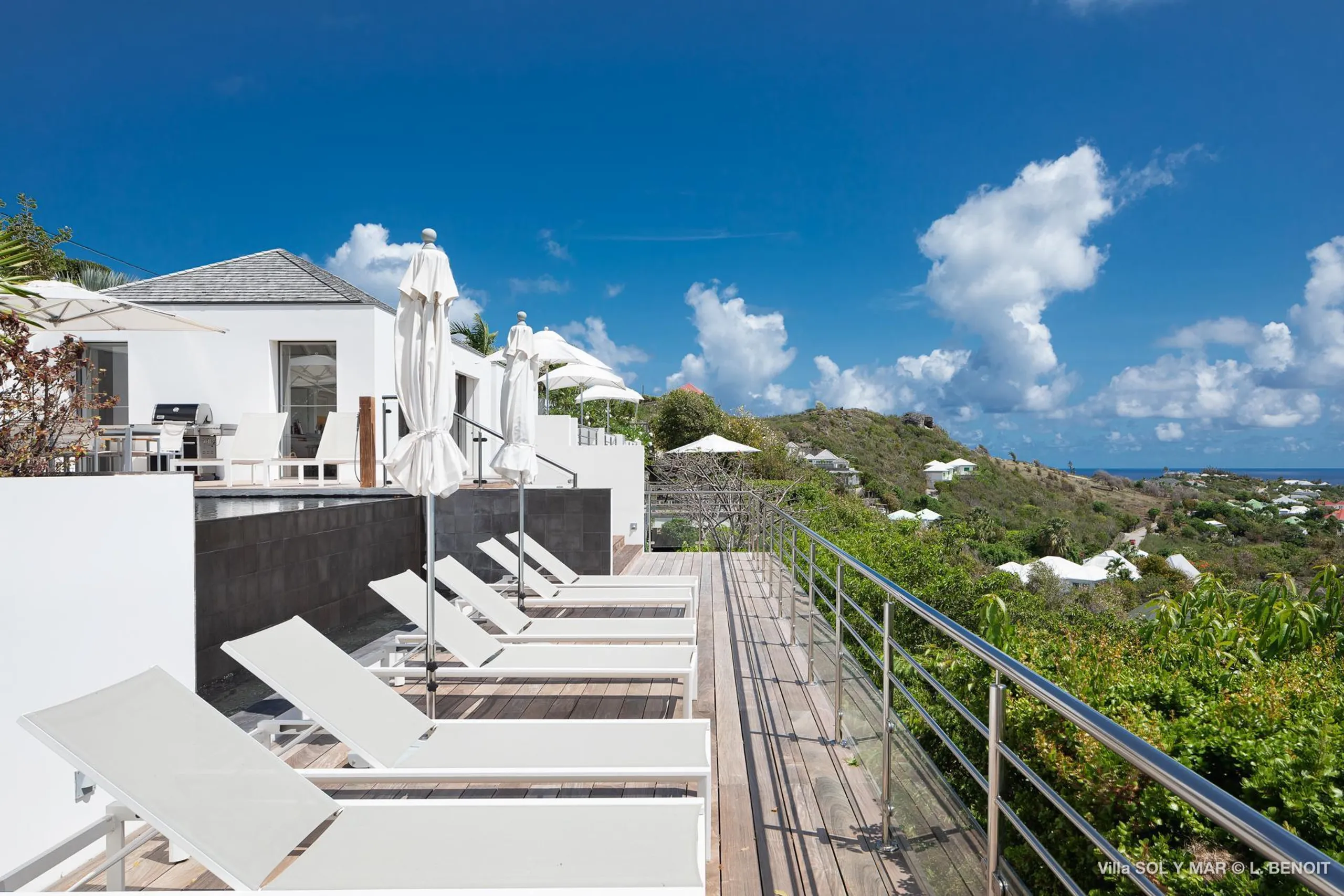 Luxury Oceanview Estate with Infinity Pool and Fitness Room — photograph 5