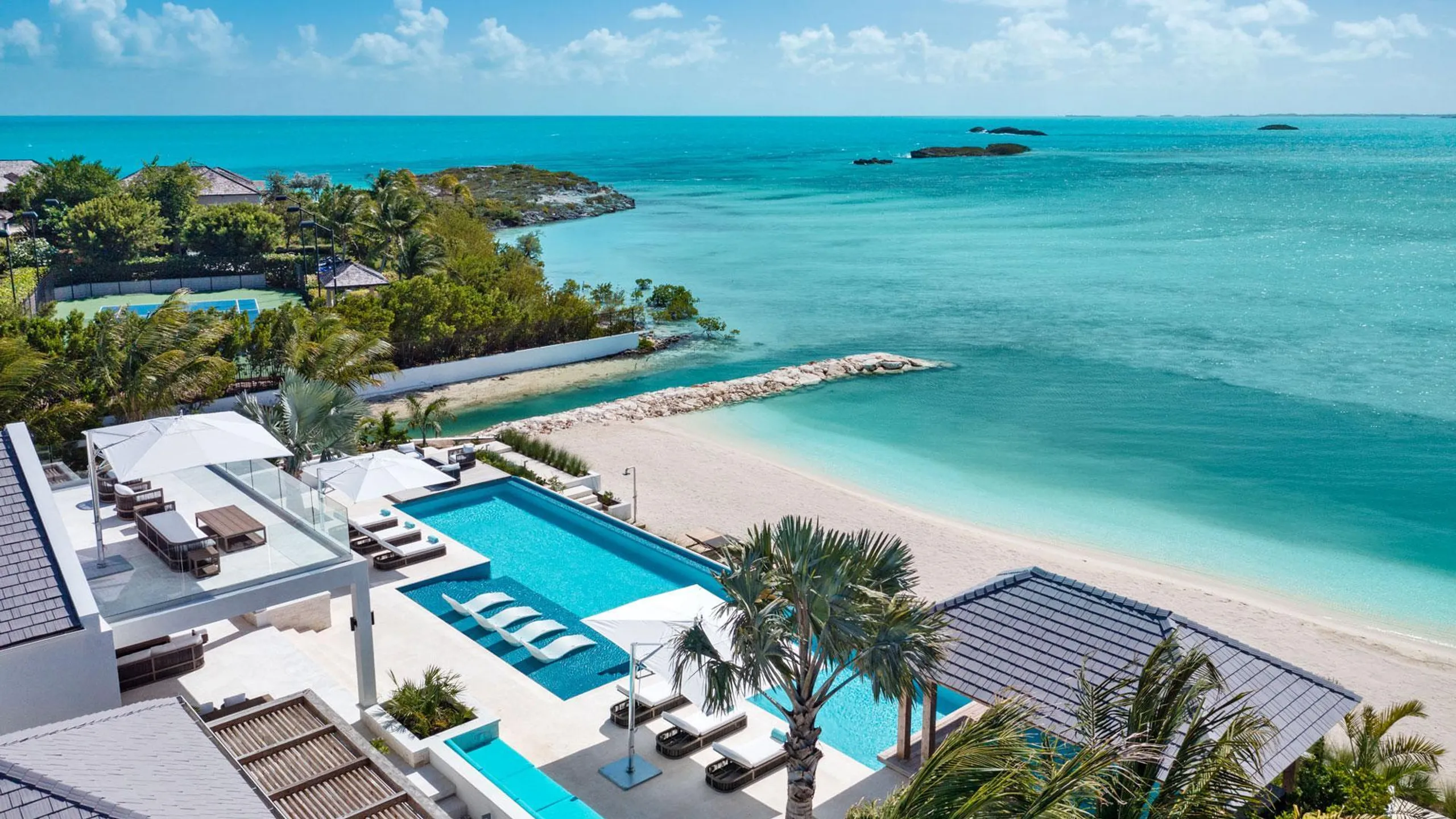 Serene Ocean Views from Chic Island Estate with Infinity Pool — photograph 5