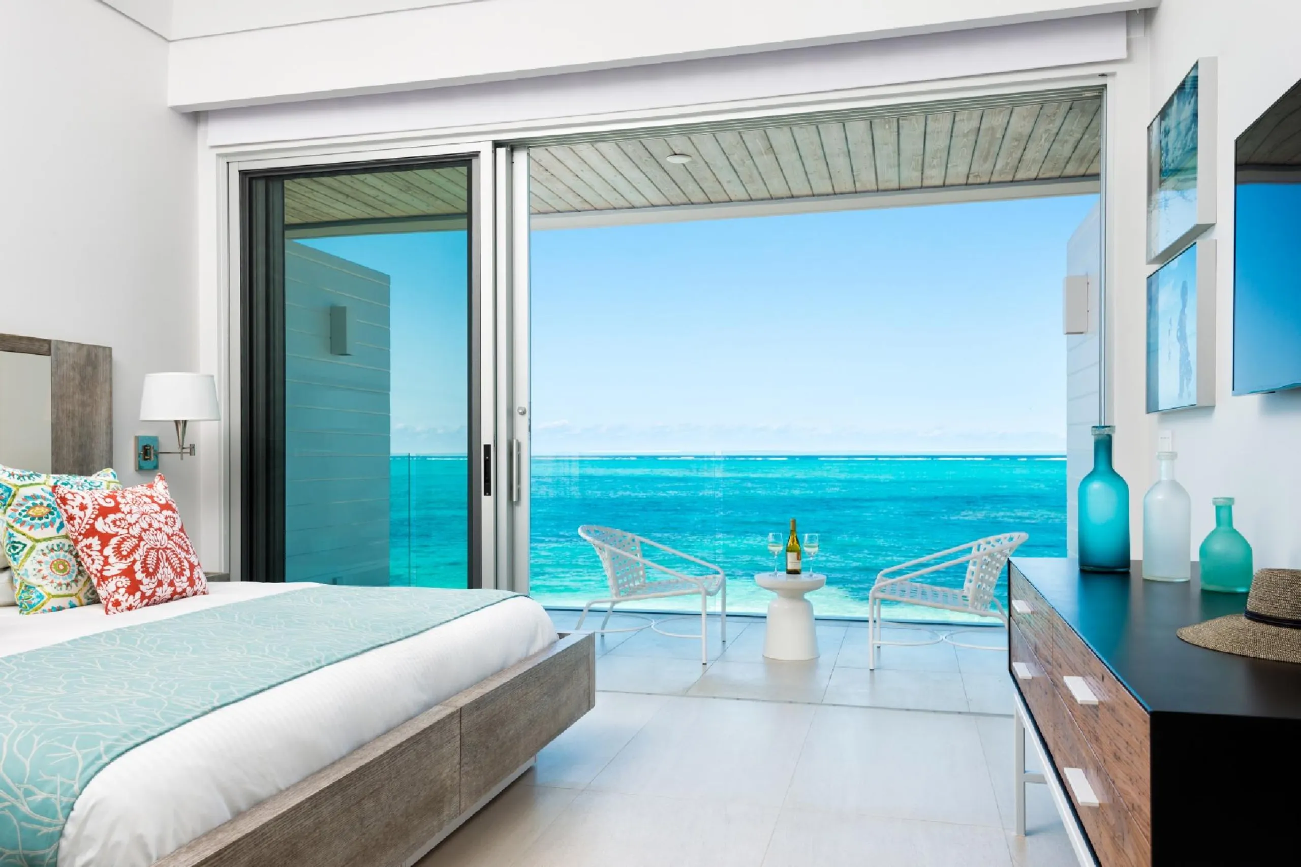 Grace Bay Dunes Luxury Beachfront Villa with Private Pool and Amazing Ocean Views — photograph 6