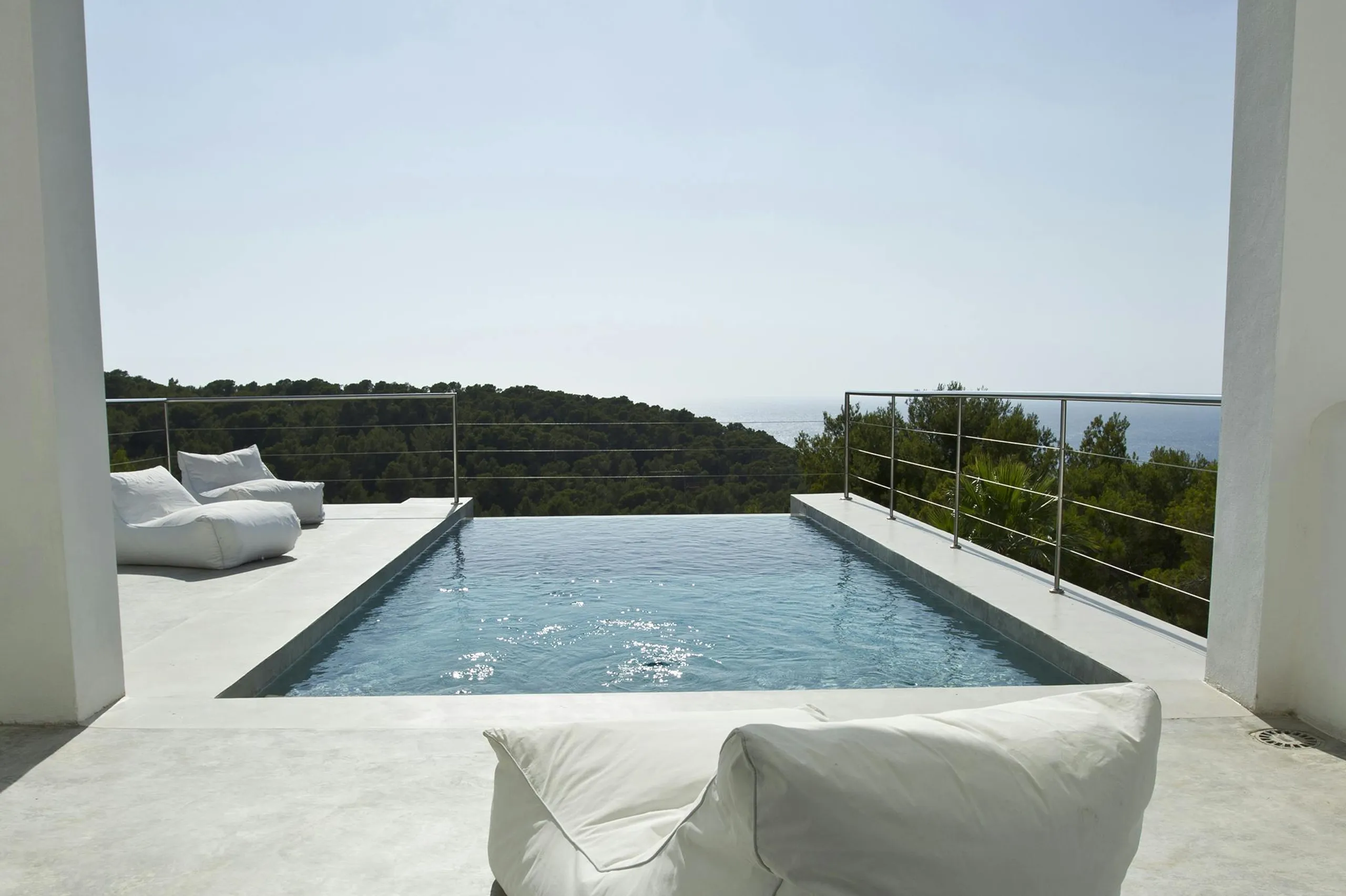 Resplendent Contemporary Villa in Ibiza with Infinity Pool — photograph 6