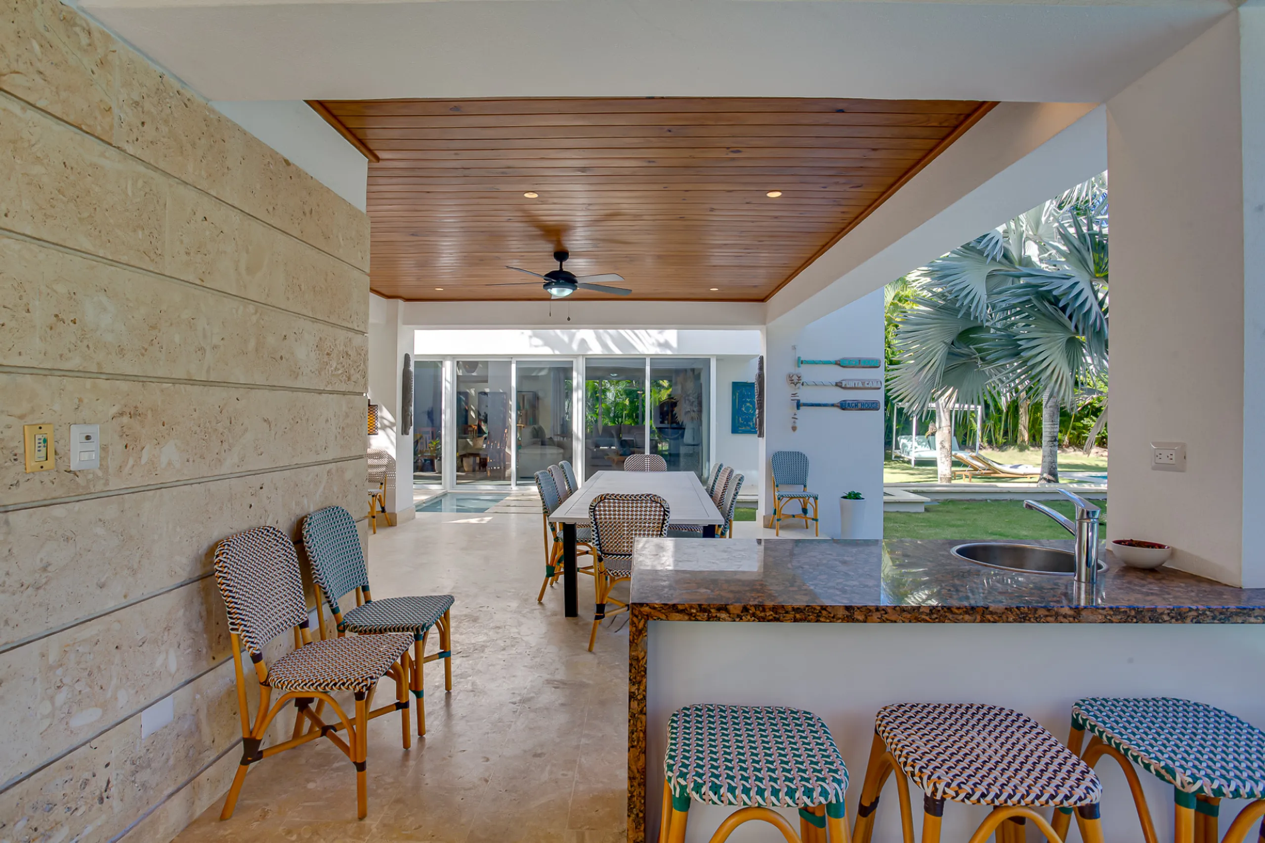 Splendid La Jolla Beachfront Villa: 4,000 Sq Ft with Ocean Views, Pool & Spa — photograph 11