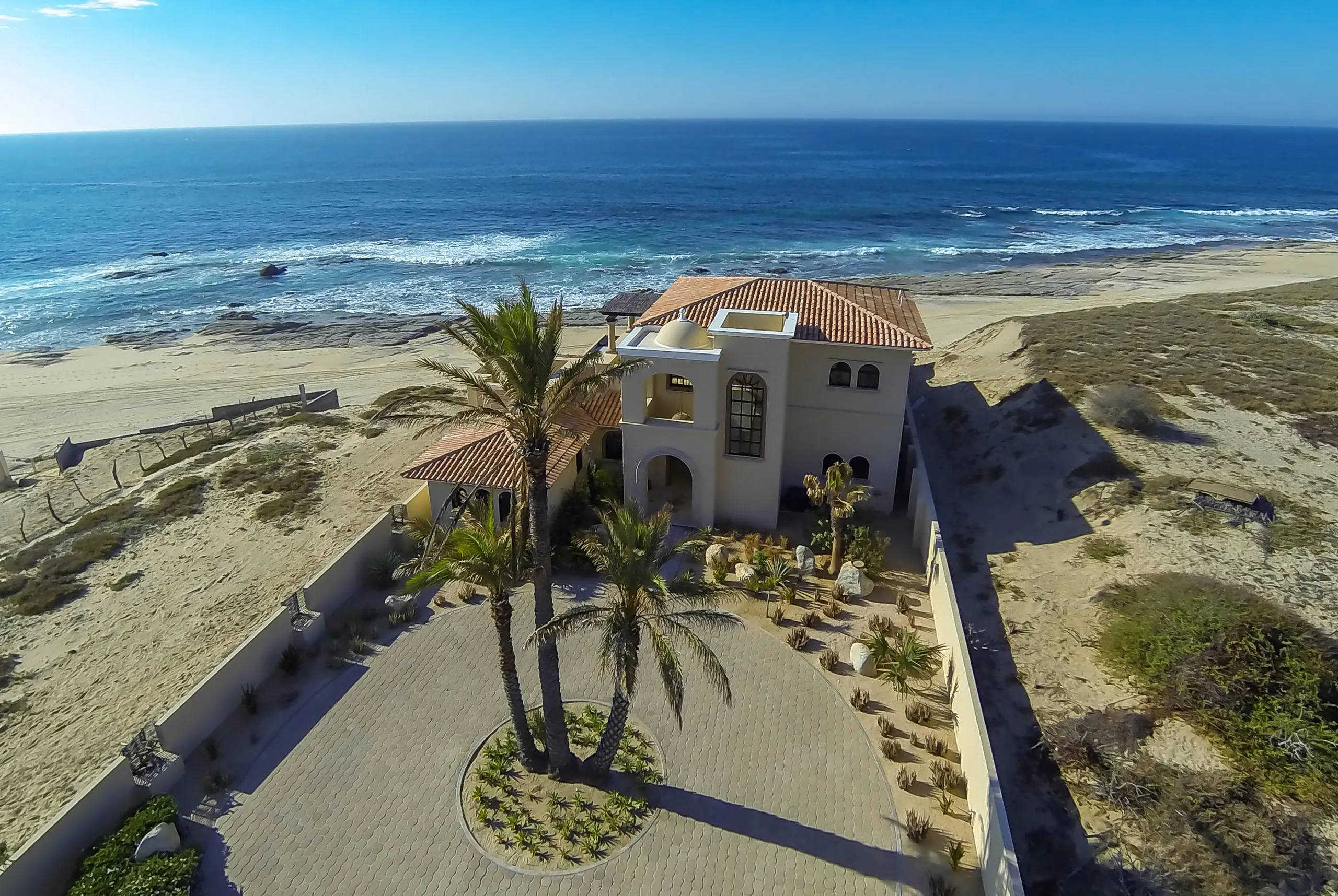 East Cape Luxury Villa with Infinity Pool, Hot Tub and Ocean Views — photograph 7