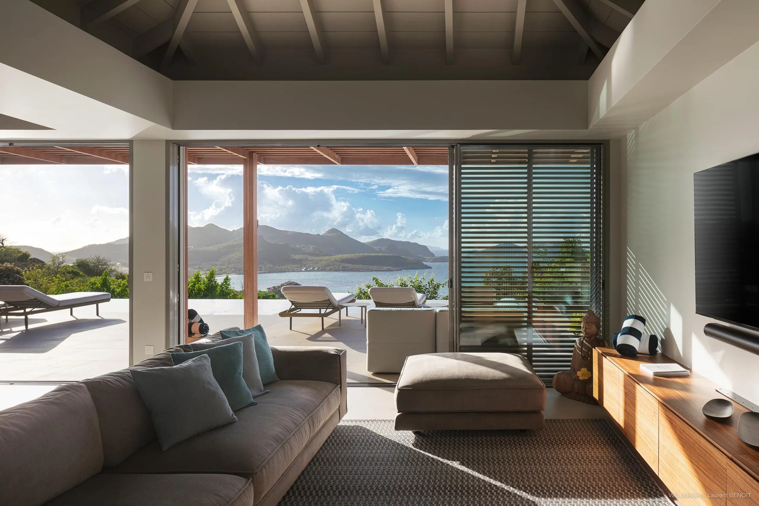 Gracefully Decorated Island Villa with Private Pool and Ocean Views — photograph 6