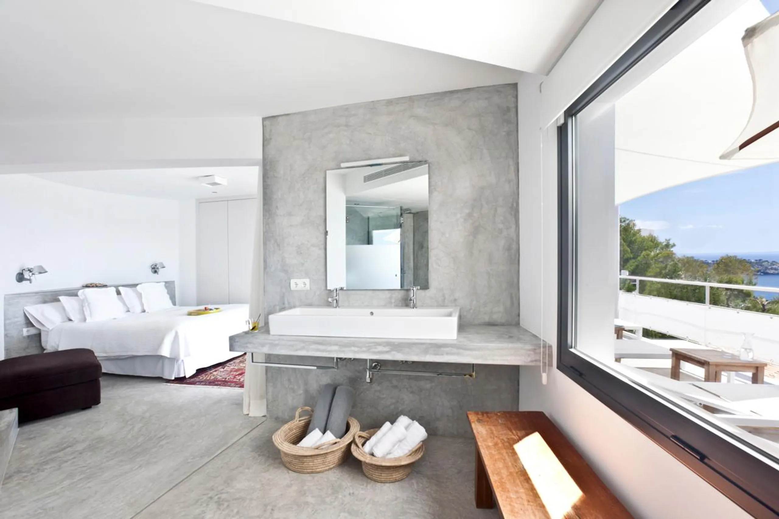 Ornate Contemporary Villa with Private Pool and Blue Sea Views — photograph 7