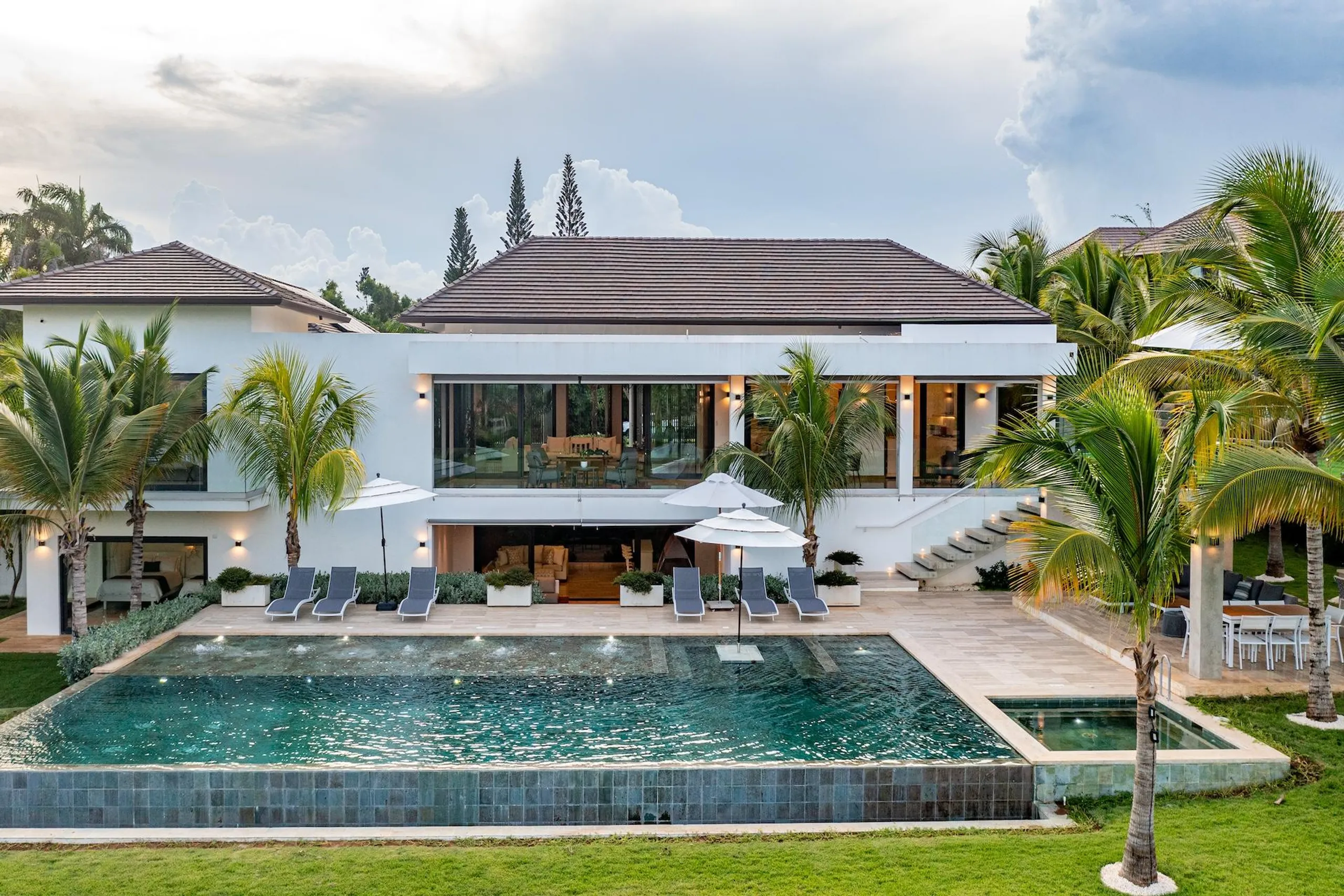 Opulent Charm in Río Arriba with Private Pool and Caribbean Views, La Romana