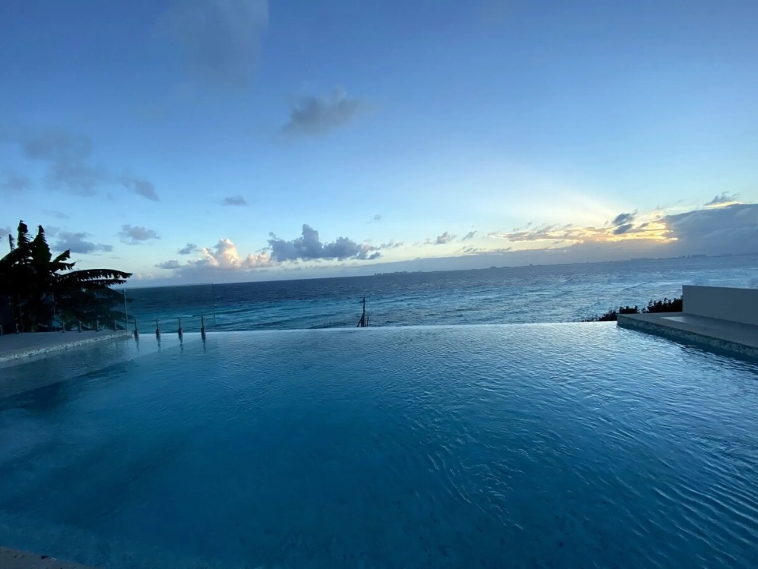 Oceanview Villa in Isla Mujeres with Infinity Pool & Beach Access — photograph 3