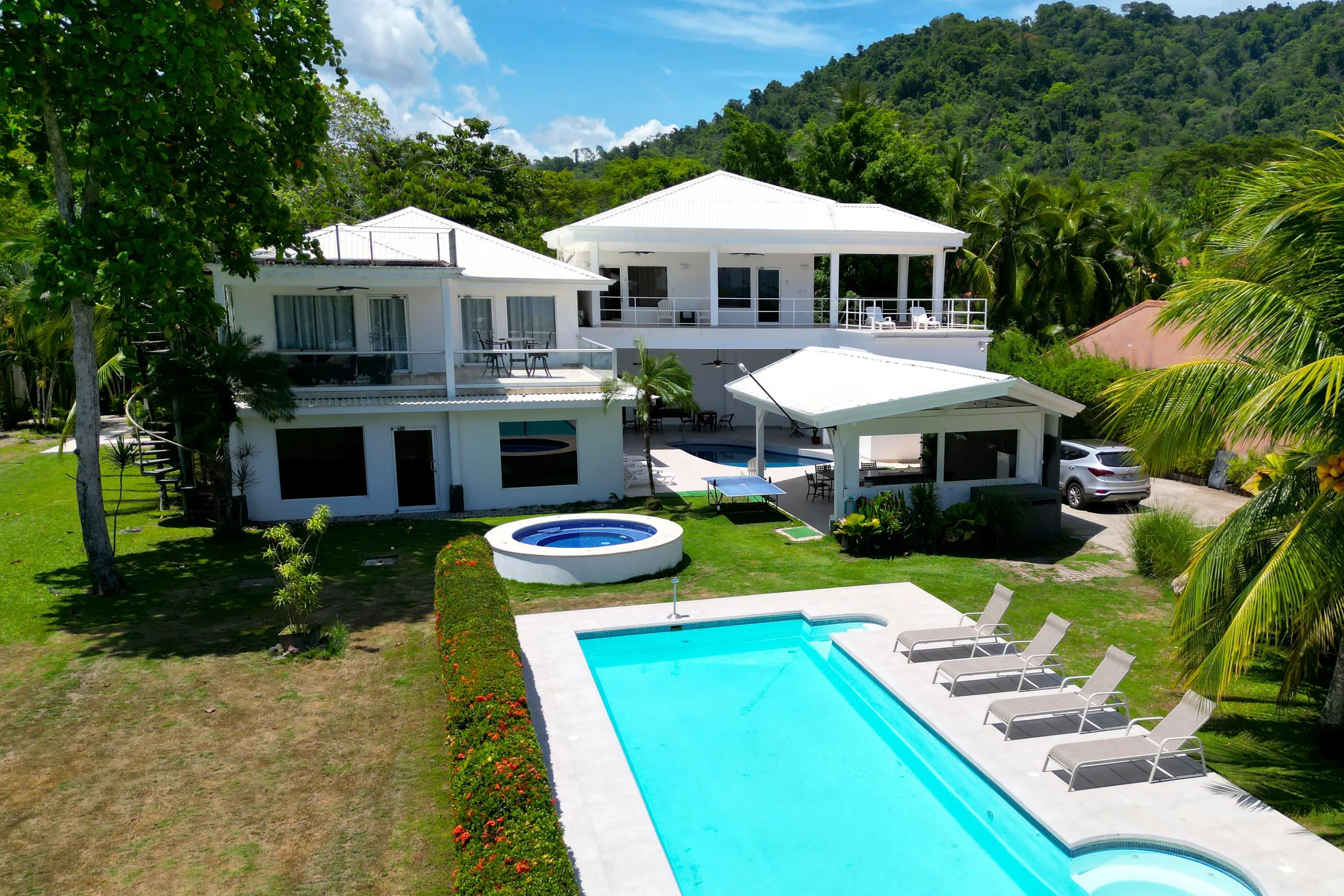 Ultimate Beachfront Luxury 14-Bedroom Estate in Jaco Beach with 2 Private Pools — photograph 7