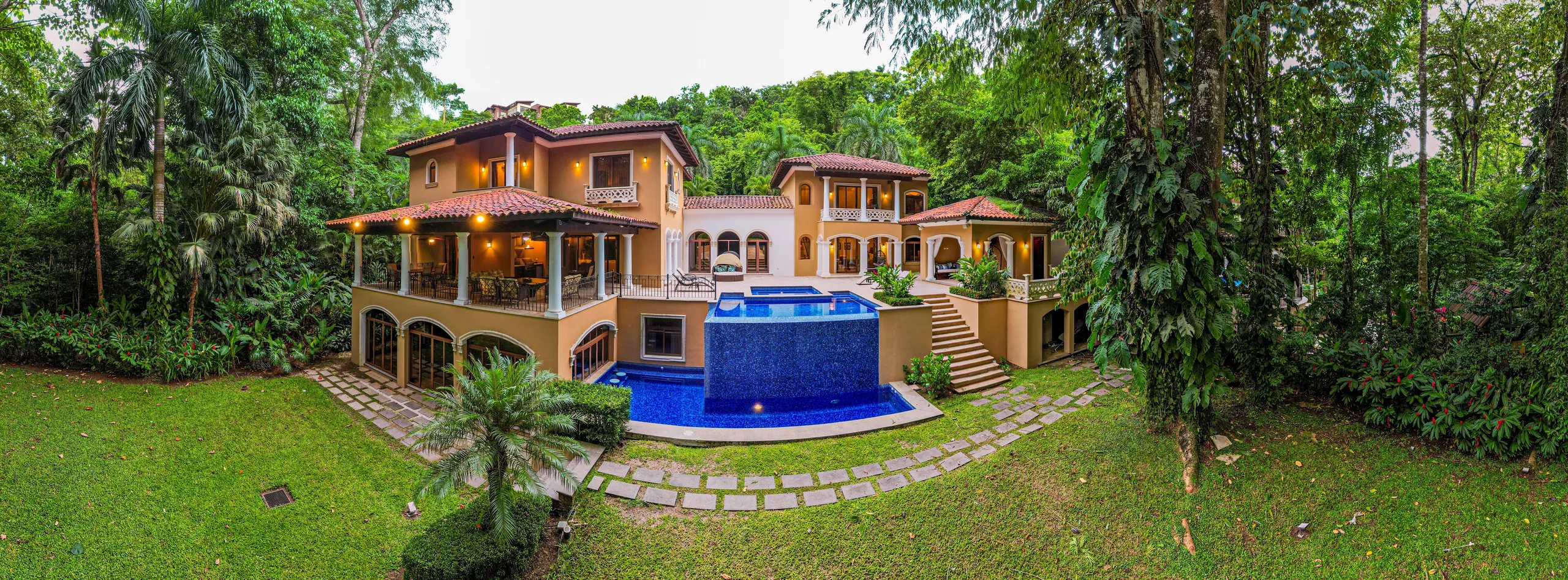 Stunning Los Sueños Villa with Garden Jacuzzi, Wet Bar & Golf Course View, Los Suenos