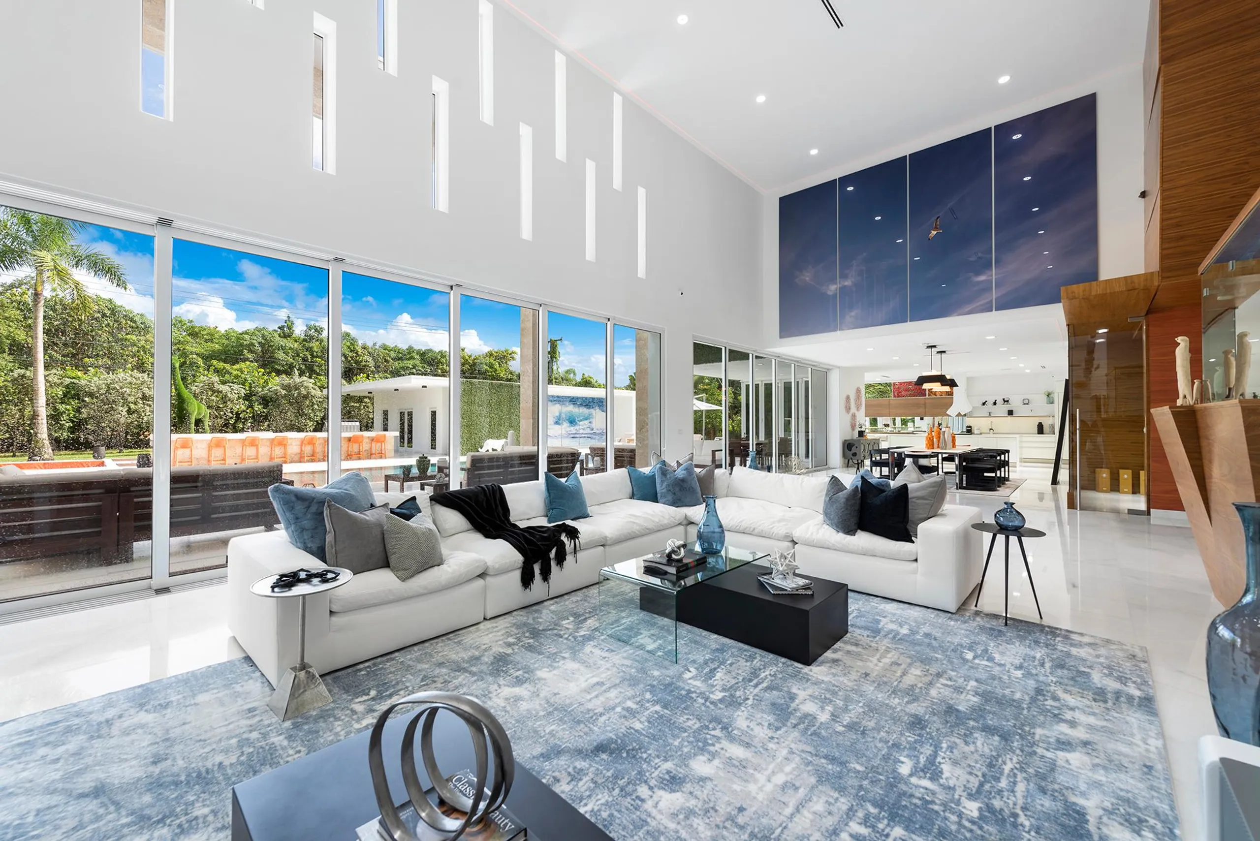 Serenity Enclave Estate with Magnificent Infinity Pool — photograph 3