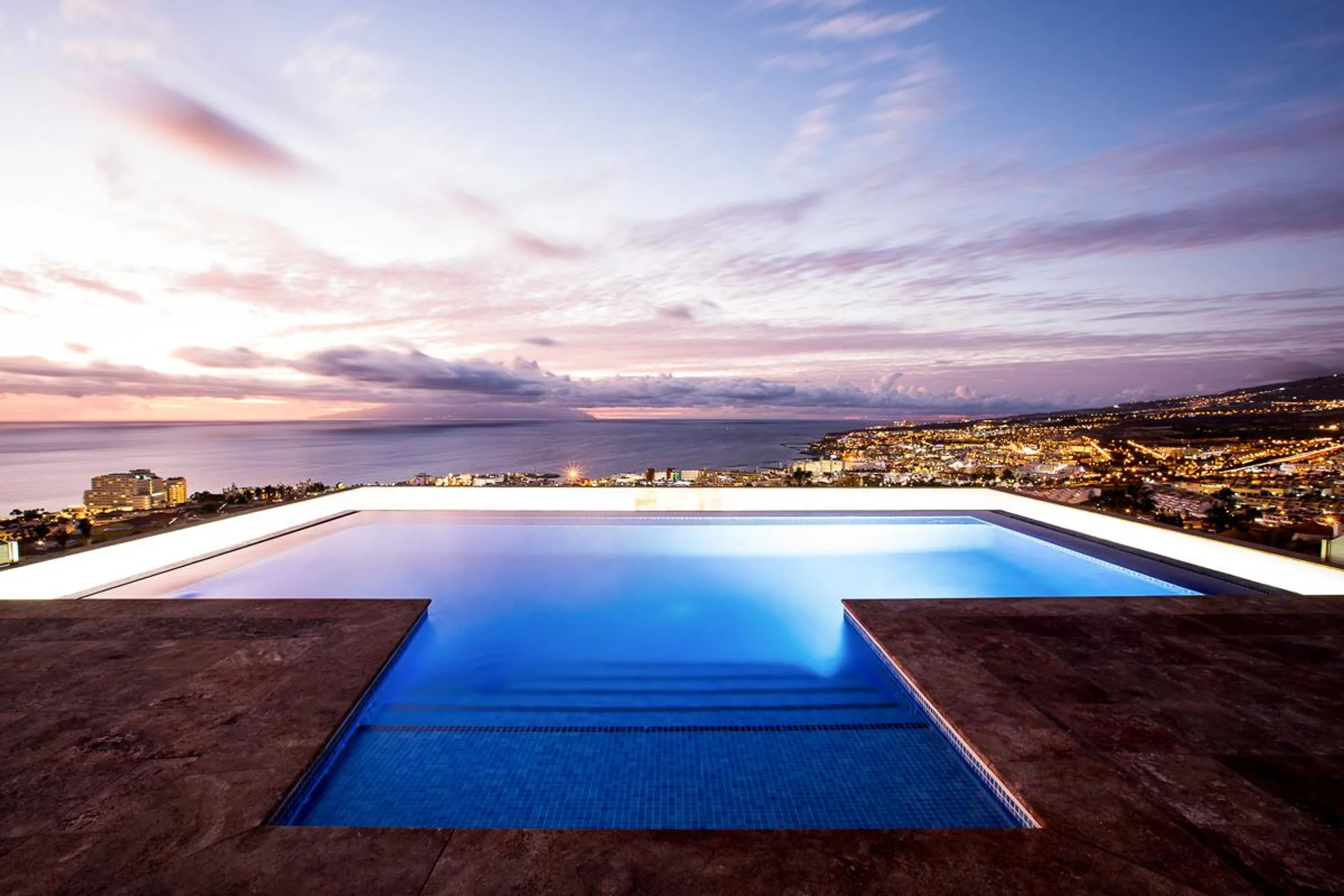 Modern Oceanview Villa with Private Pool, Jacuzzi, and Panoramic Ocean Views — photograph 2