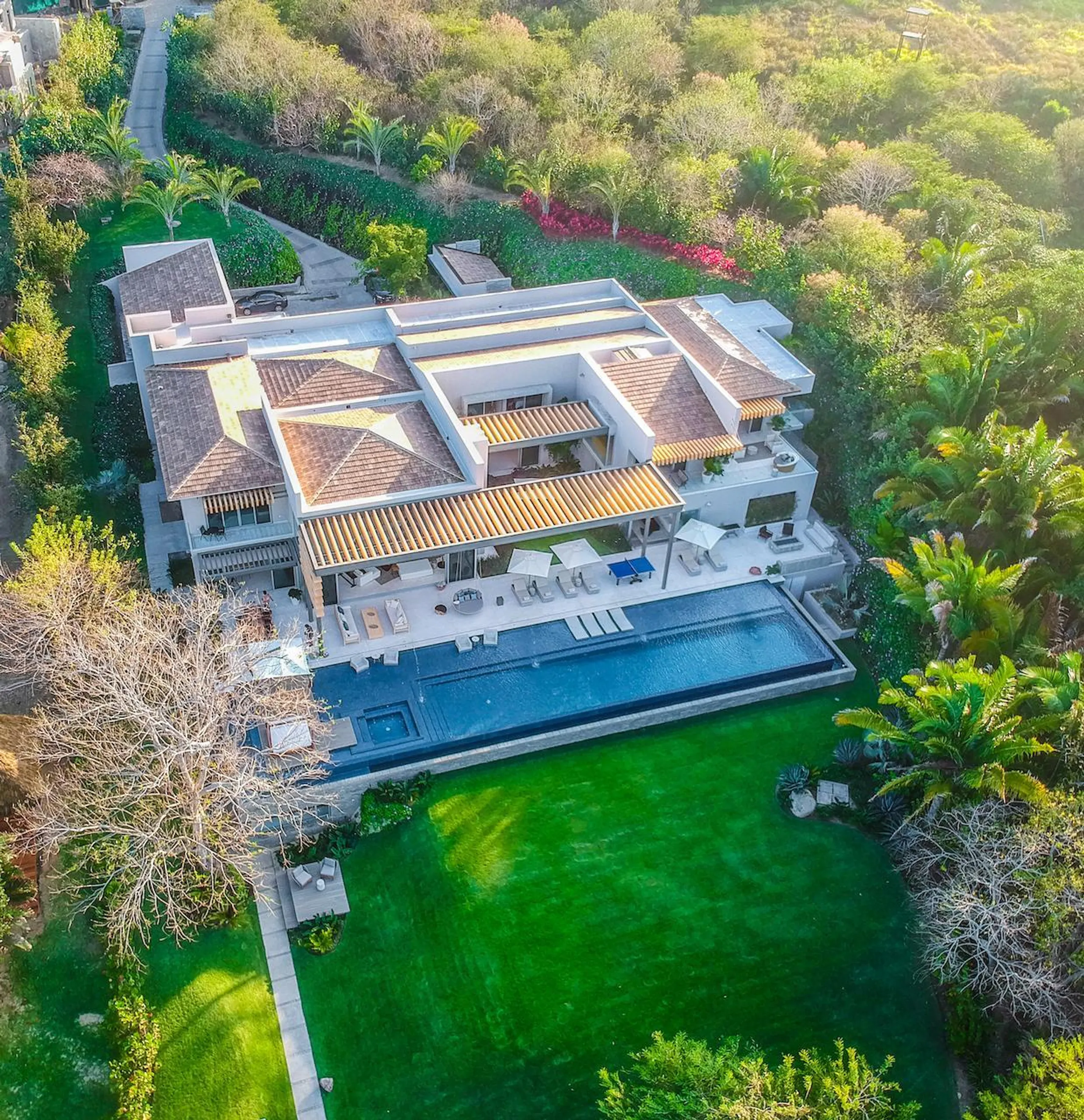 Architectural Punta Mita Estate with Large Infinity Pool and Ocean Views — photograph 2