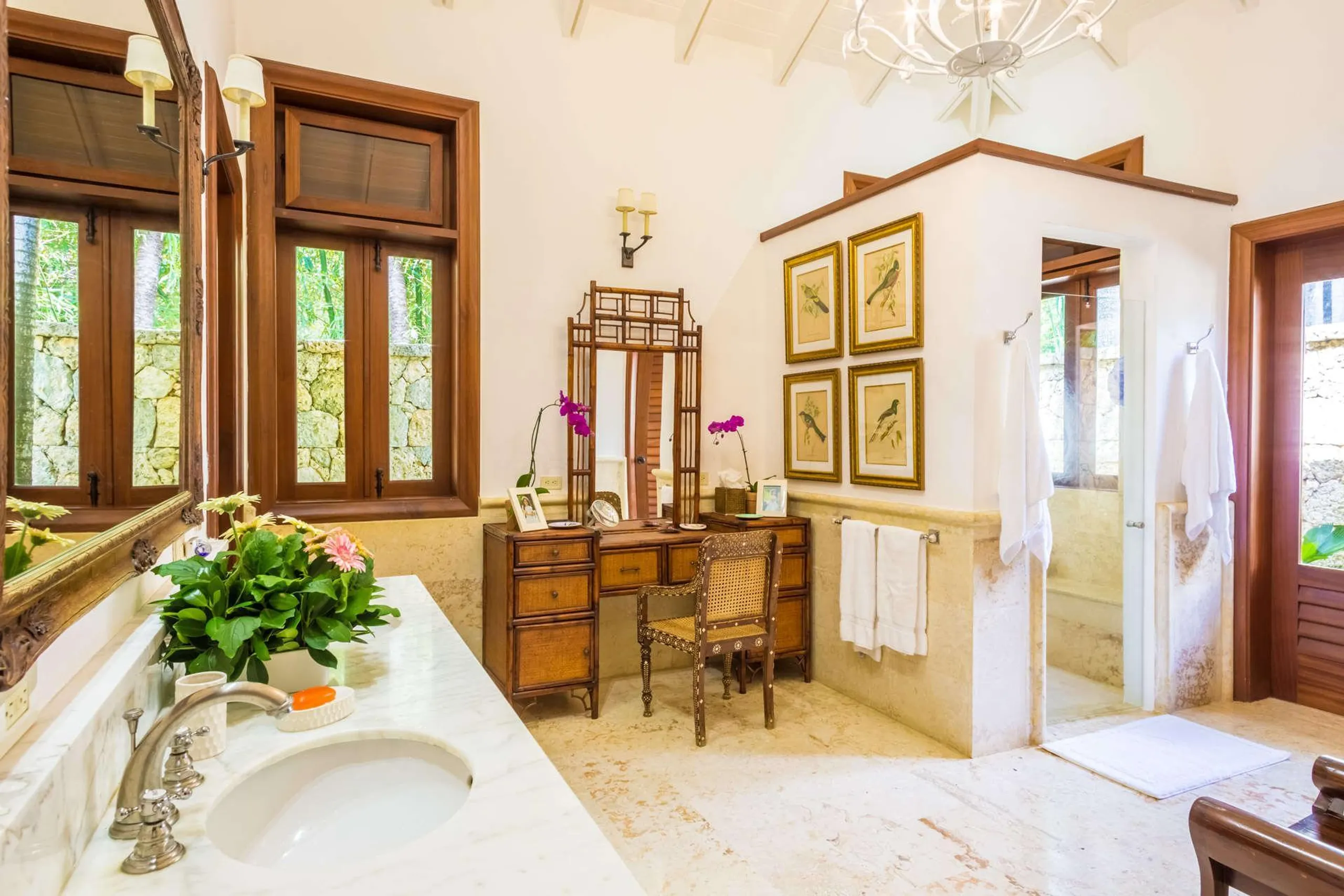 Elegant Beach Estate with Private Pool and Views of the Caribbean Sea — photograph 7