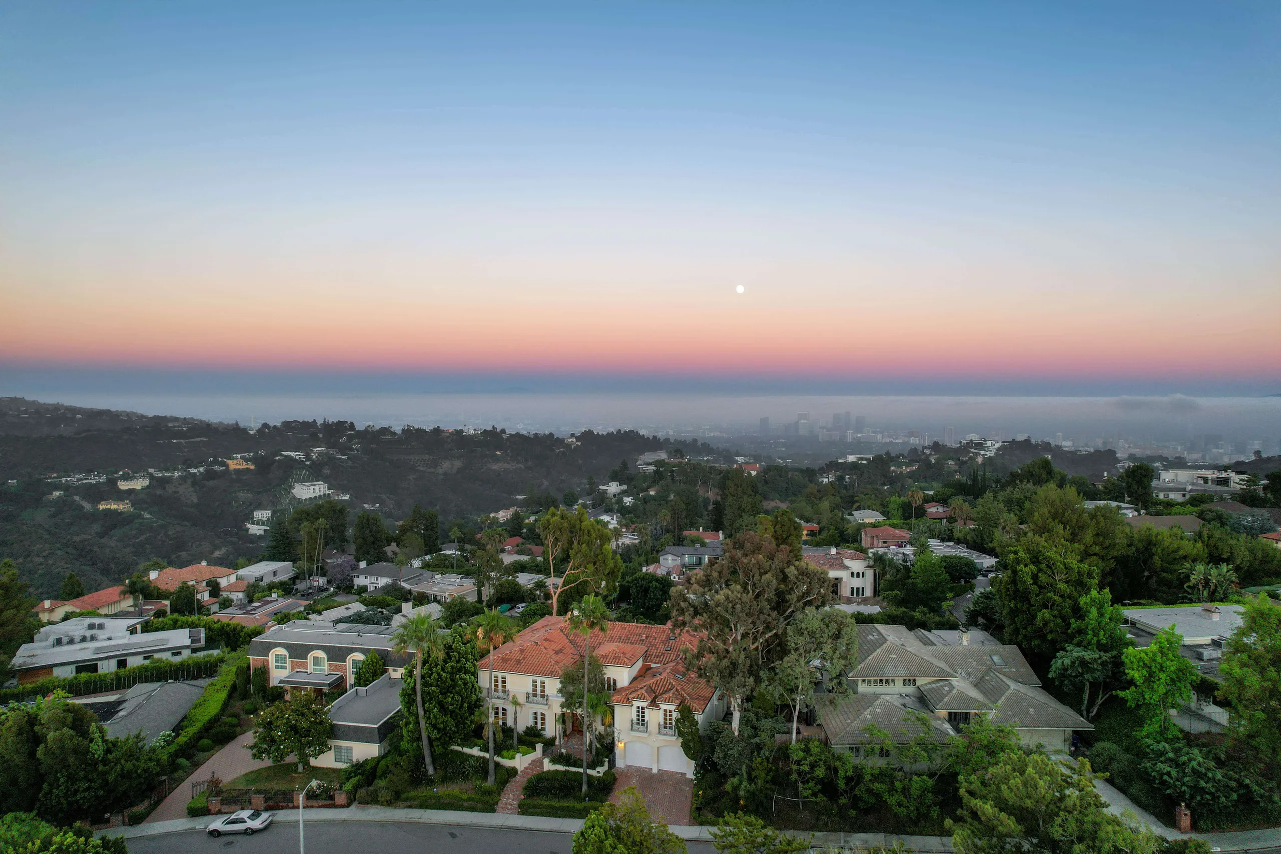 Timeless Bel Air Sanctuary with City Views, Pool & Grassy Grounds — photograph 6