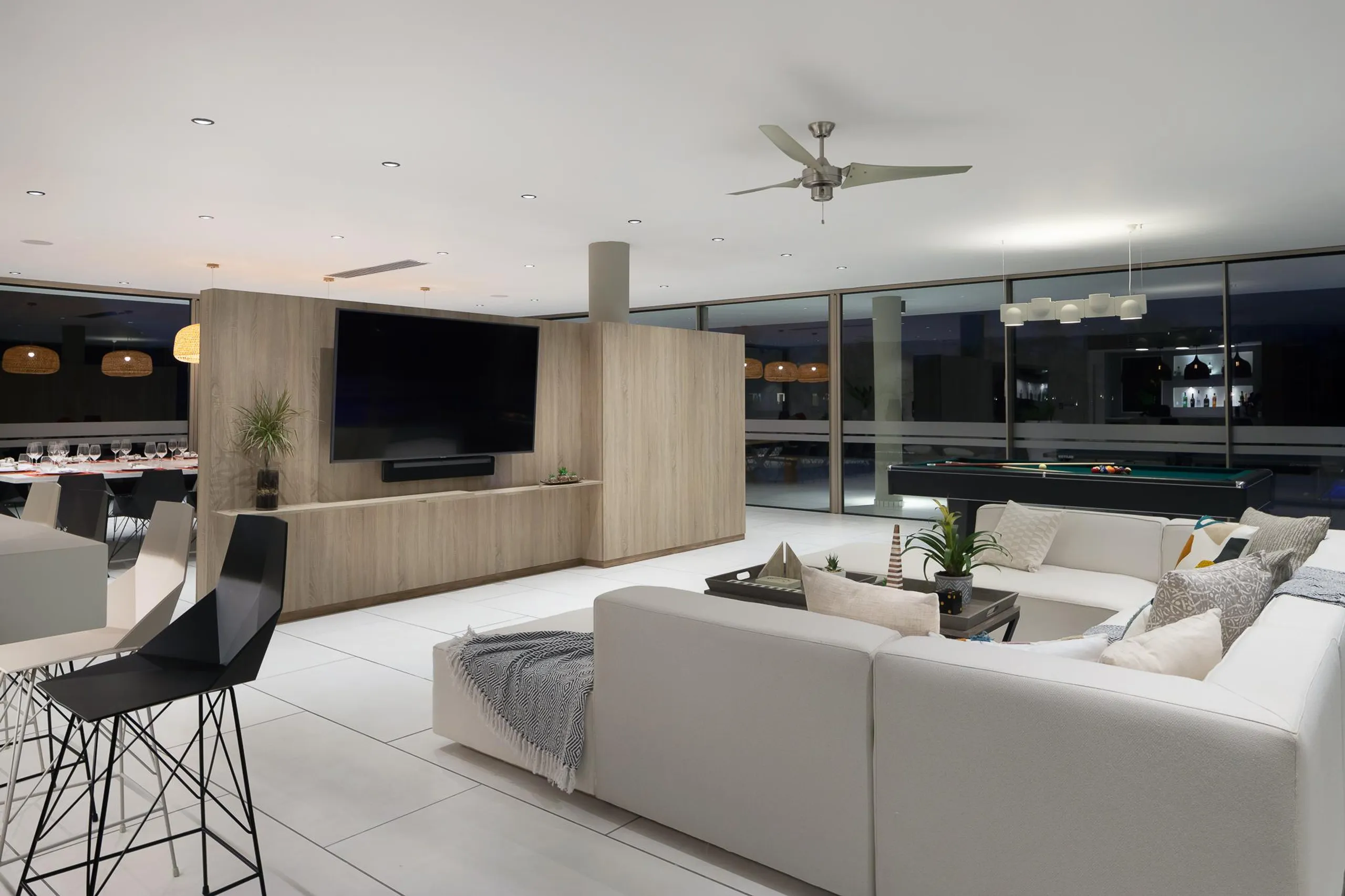 Iconic 9-Bedroom Villa: Modern Minimalist Design Near La Cana Golf & Beach Club — photograph 9