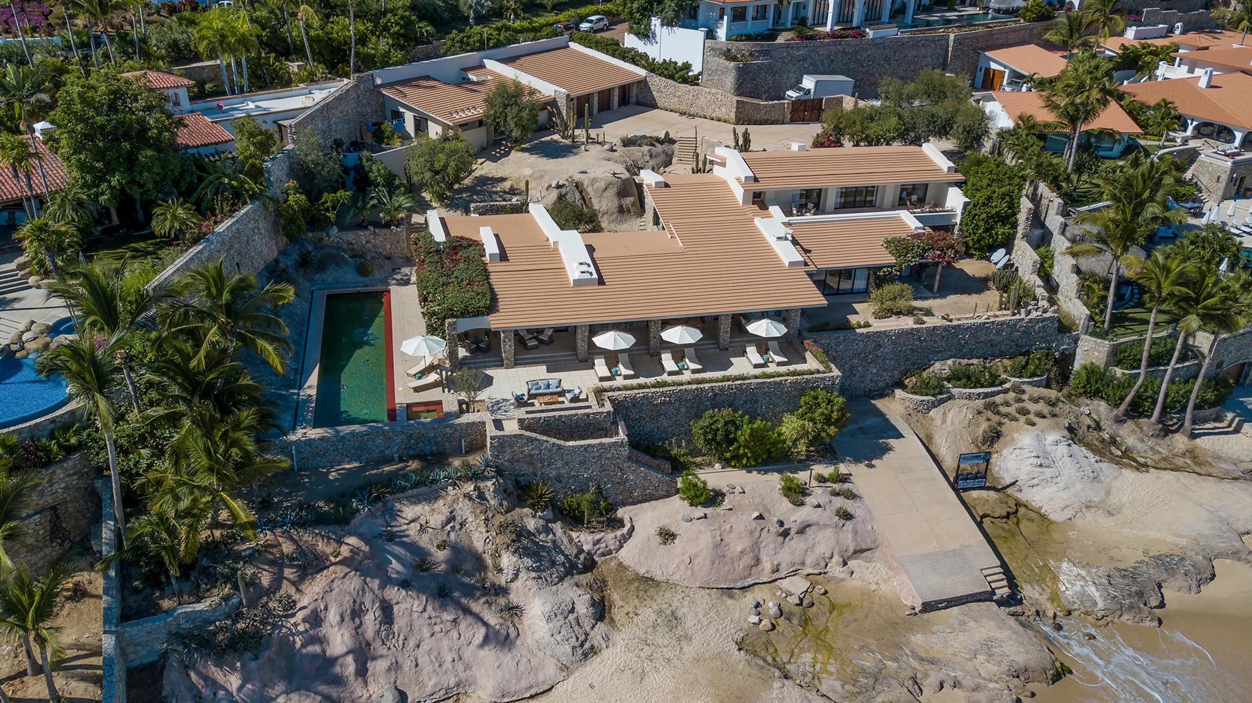 Palmilla North Luxury Oceanfront Estate with Pool and Ocean Views — photograph 7