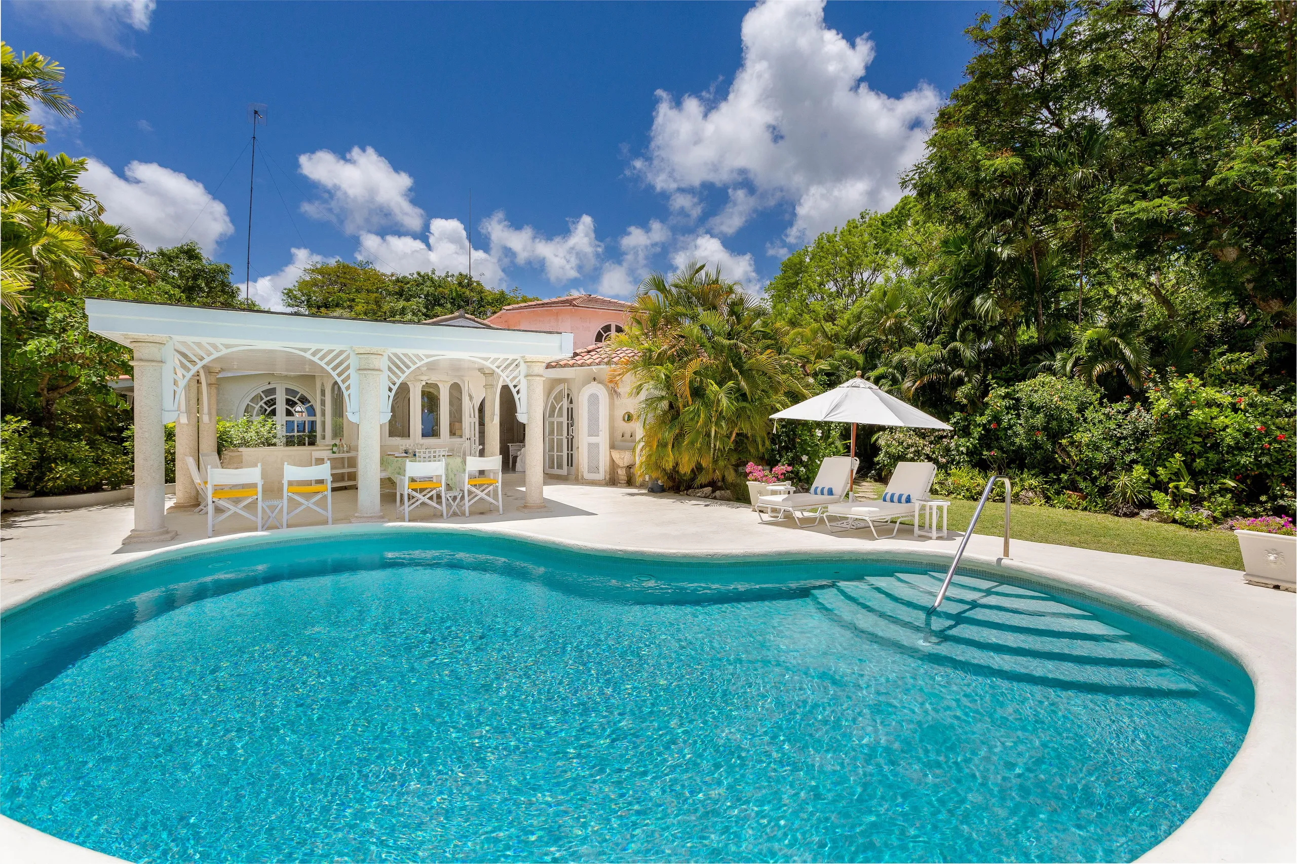Barbados Magnificient Beachfront Villa with Calming Sea Views — photograph 11