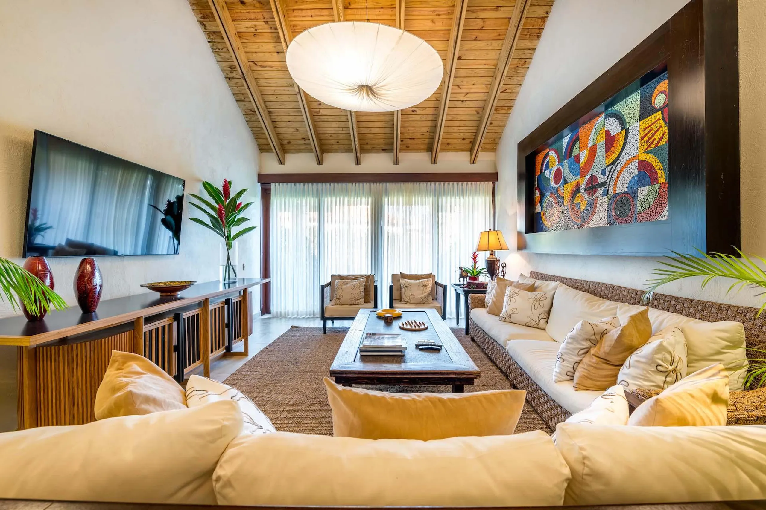 Plush and Inviting 6BR Villa with Private Pool and Relaxing Terrace — photograph 10