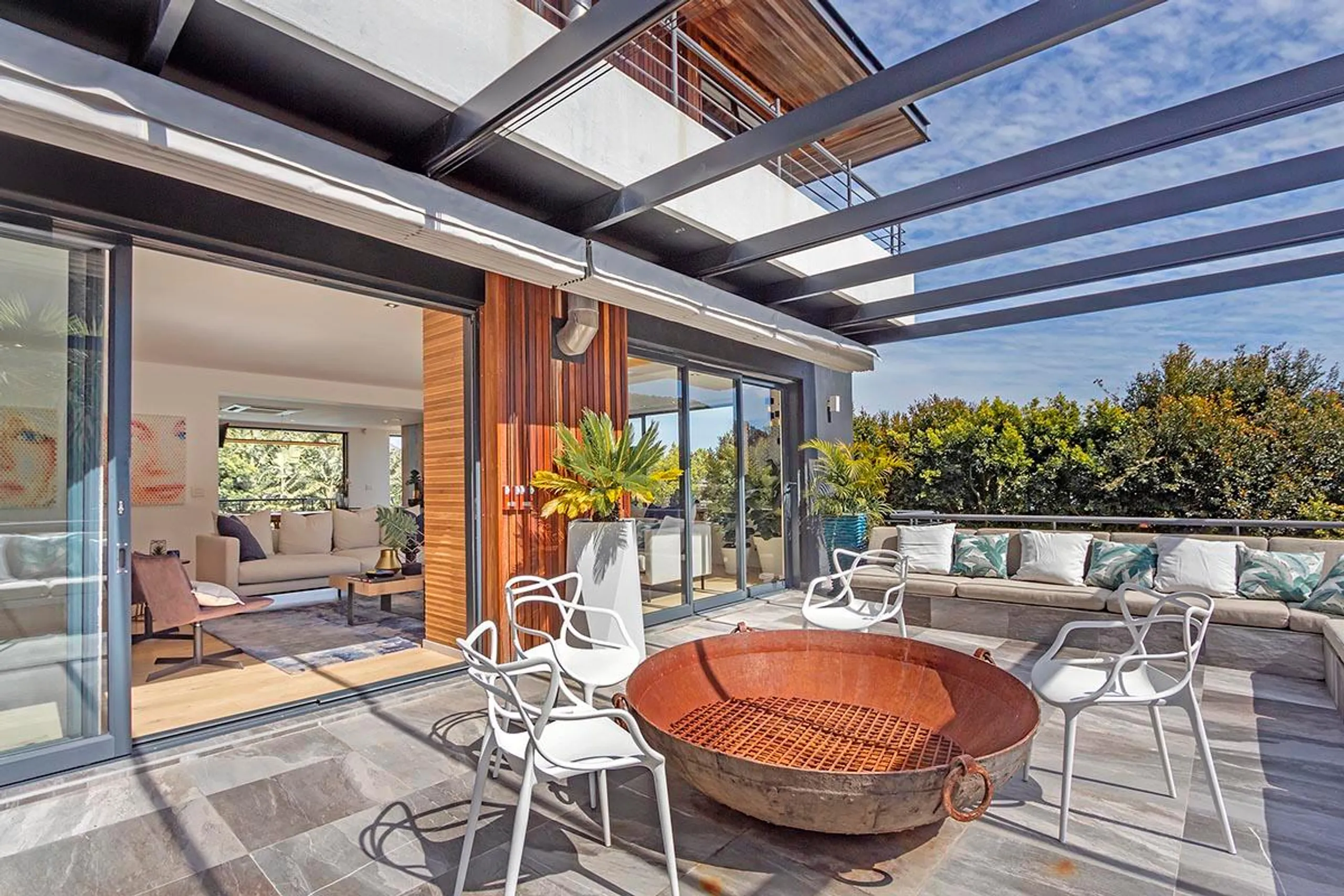 Unveils a Serene Sanctuary Flourishing Within the Natural Environment — photograph 3