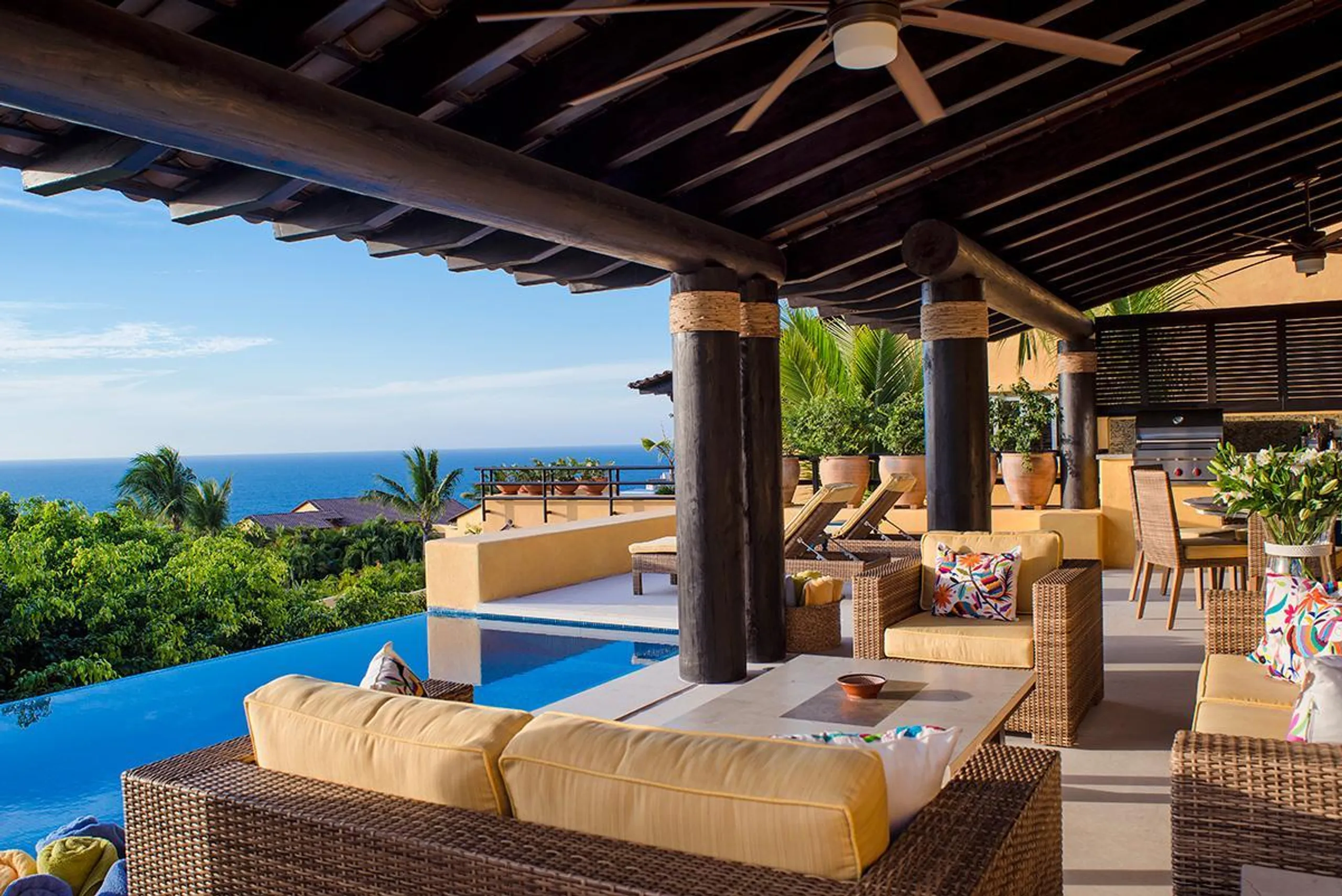 Charming Traditional Punta Mita Luxury Villa with Infinity Pool and Ocean Views — photograph 3