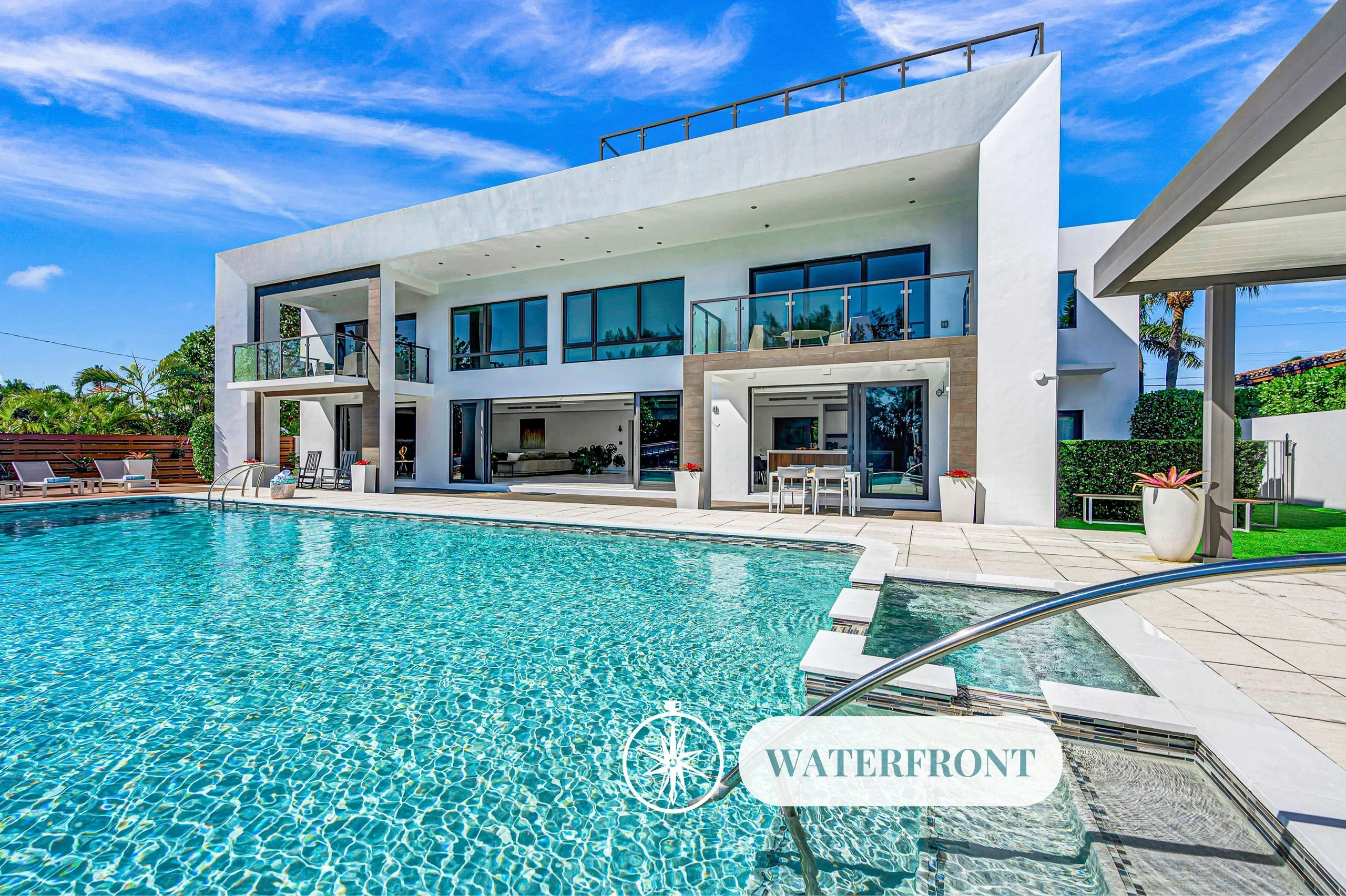 Waterfront Masterpiece Villa With Pool And Lake View — photograph 4