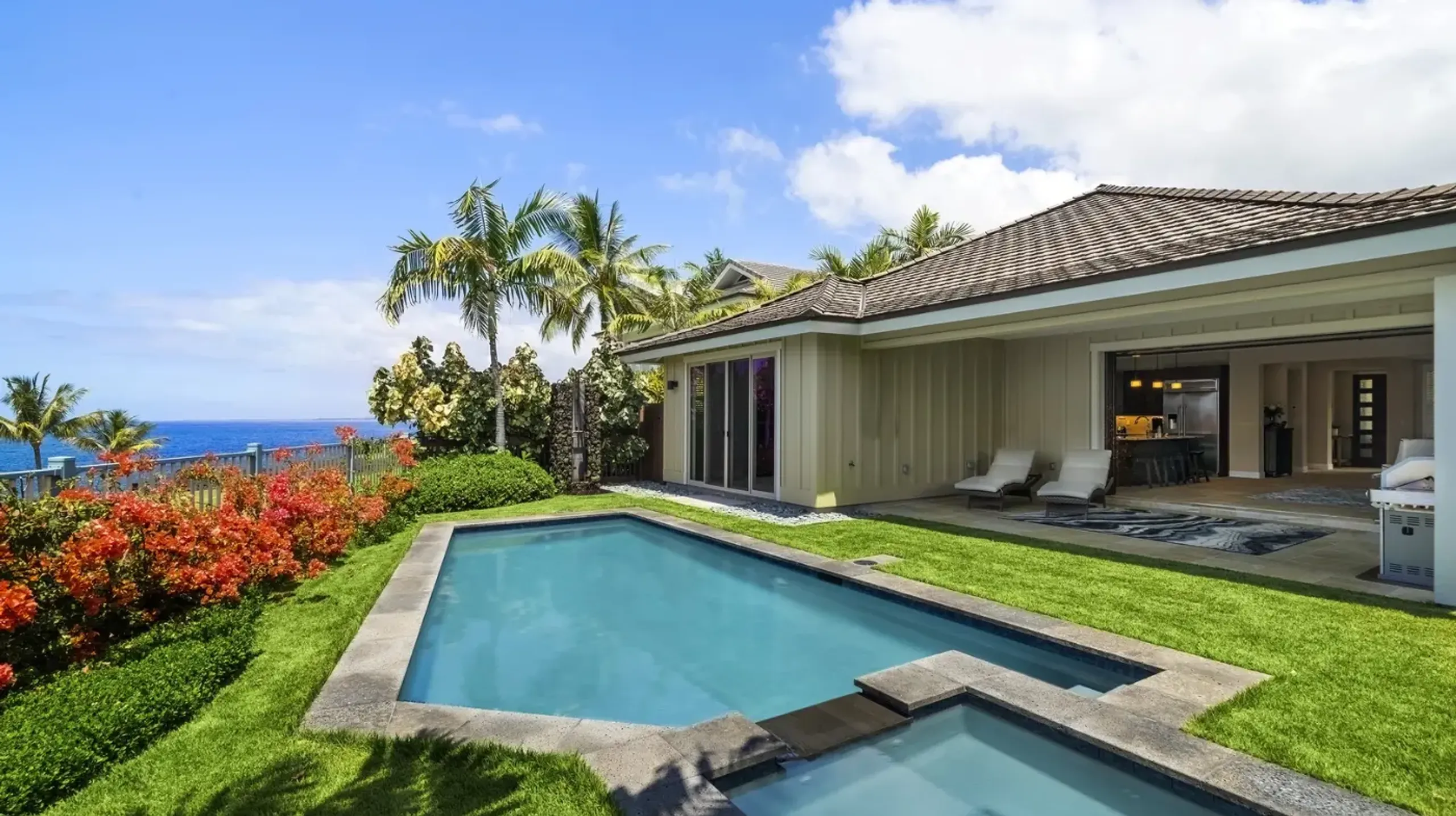 Big Island Makai Luxury Oasis with Ocean and Golf Course Views — photograph 6