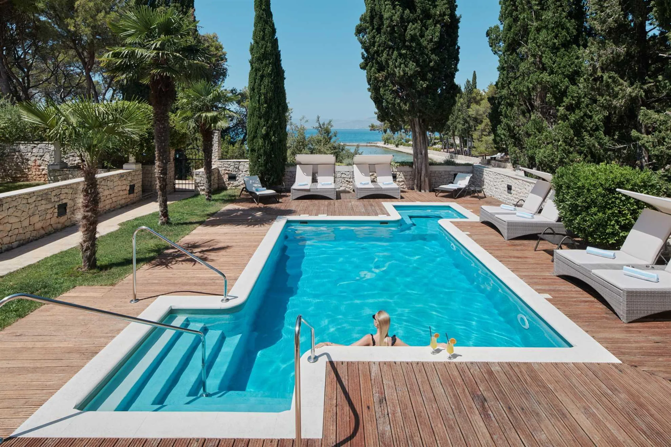 Exquisite 6 Bedroom Villa with Private Heated Pool and Sea Views, Supetar