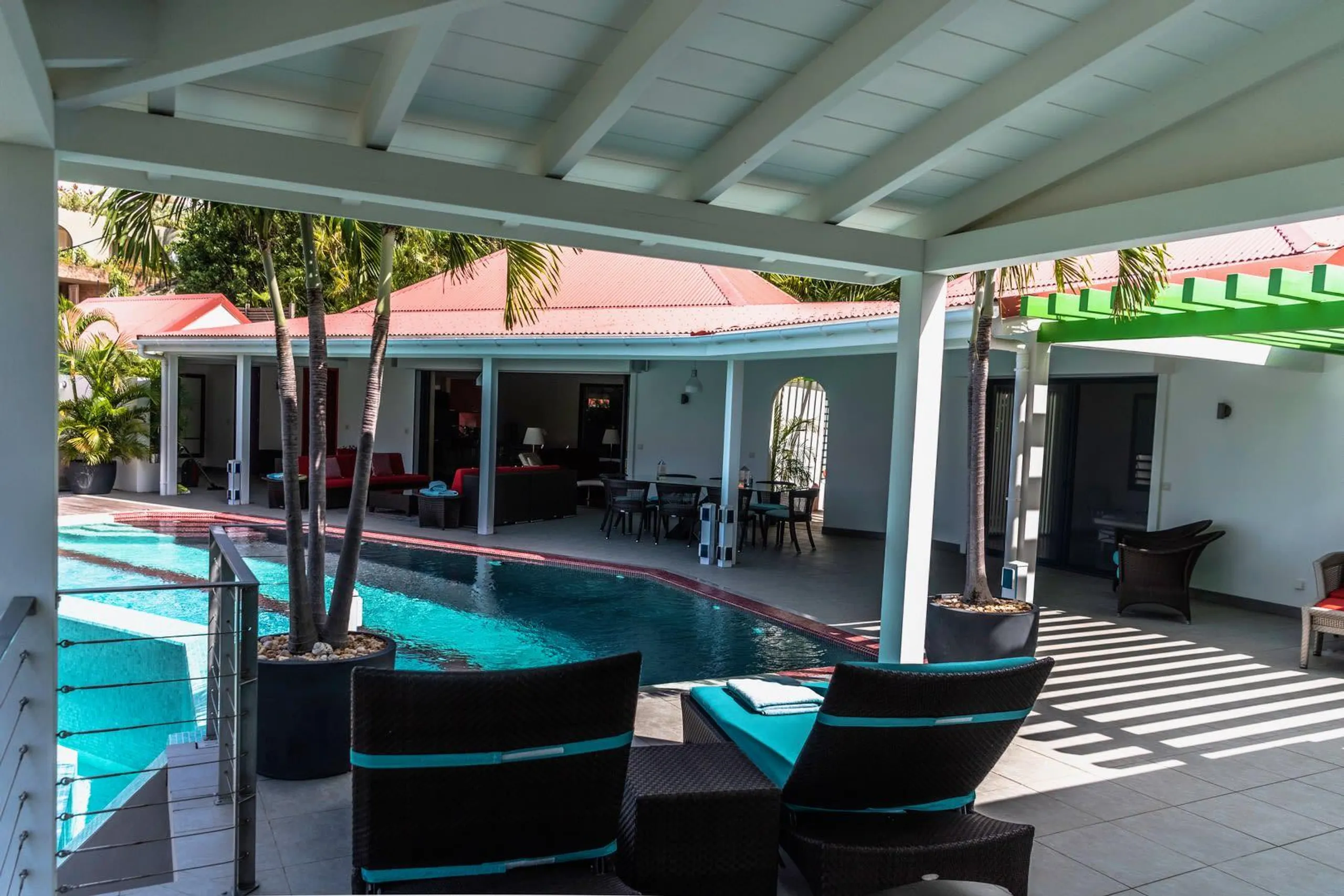 Inspiring Contemporary Villa With Pool And  Panoramic Sea Views — photograph 3