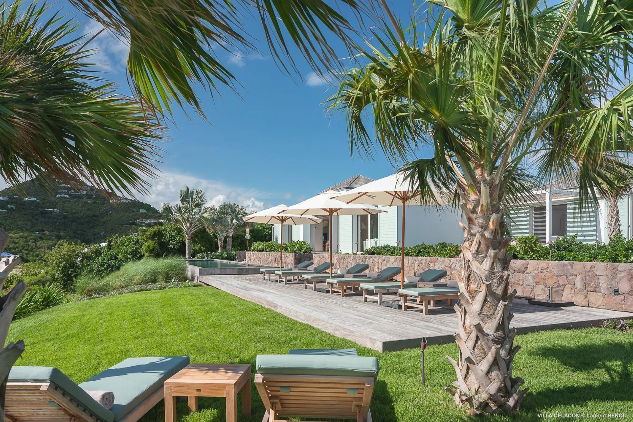 Opulent Oceanview Villa with Private Pool and Gazebo — photograph 2