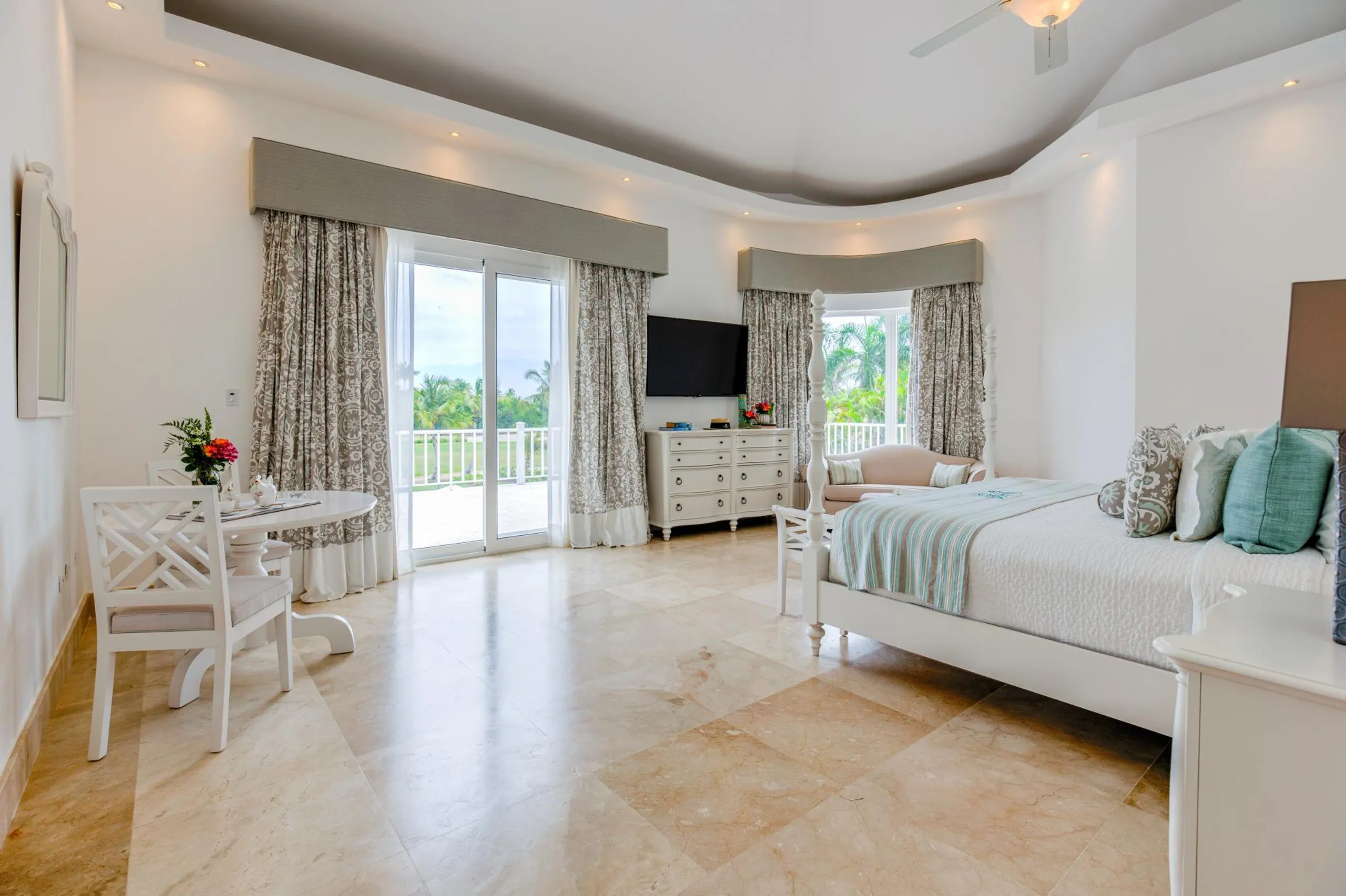 Exquisite Eight Bedroom Villa with Private Pool Overlooking Caribbean Golf Course — photograph 11