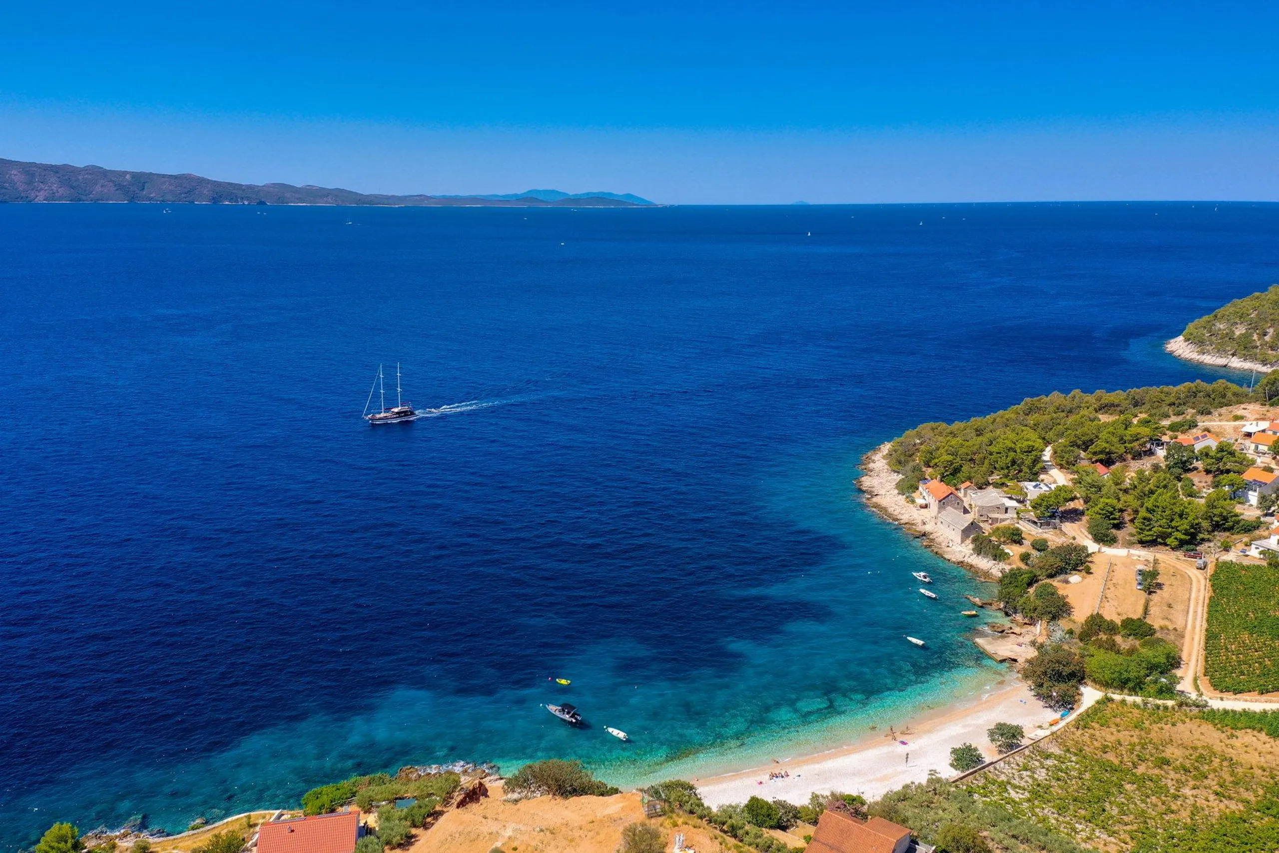 Chic Villa with Private Pool, Jacuzzi on Brac Island — photograph 7