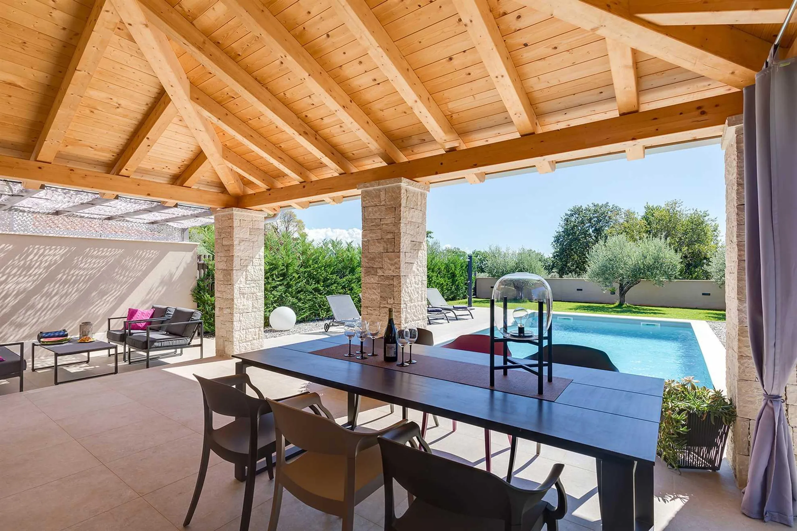 Inspiring 3Bedroom Villa with Pool and Tranquil Surroundings — photograph 8