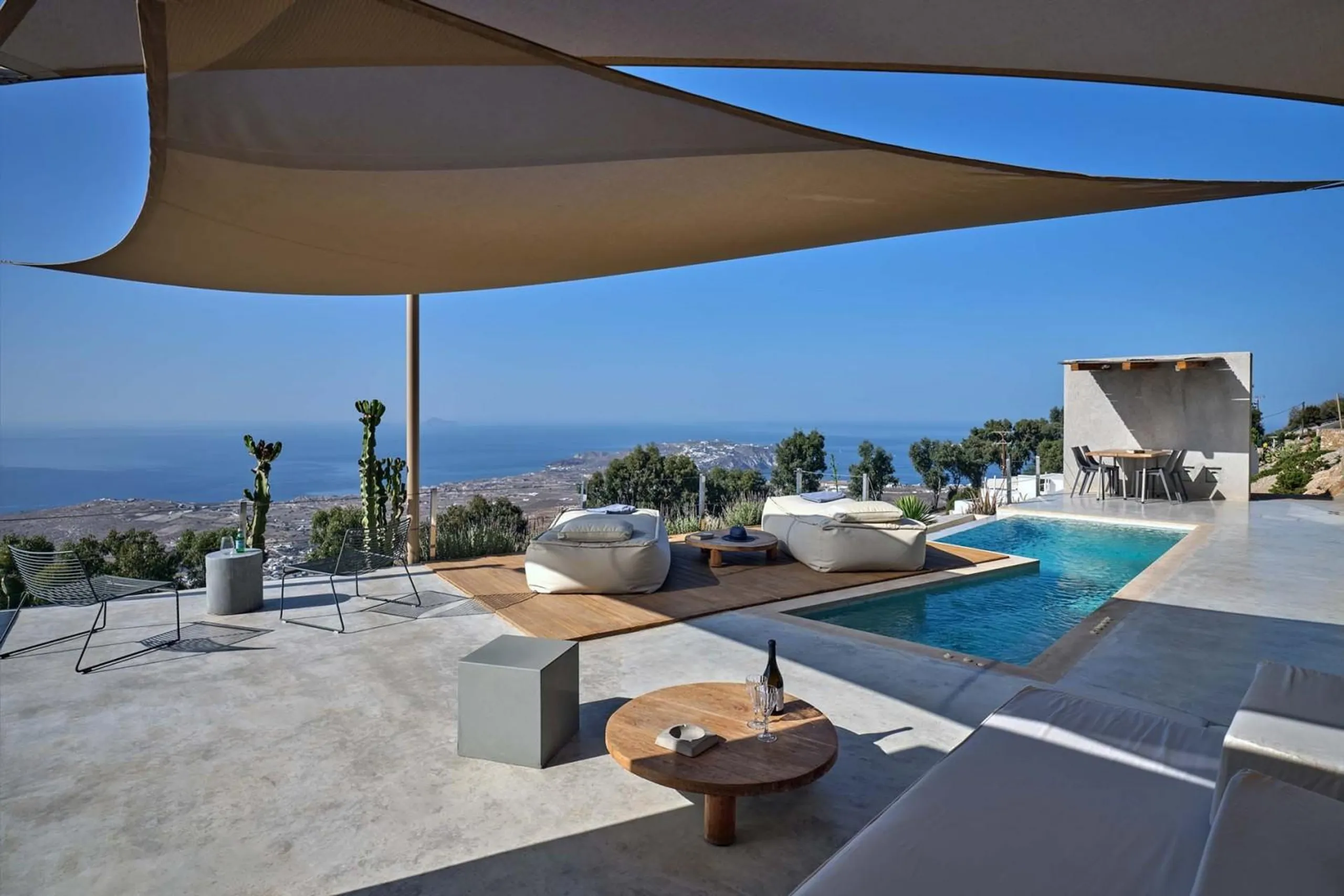 Sumptuous Sanctuary Villa with Private Infinity Heated Pool and View of The Peninsula of Akrotiri — photograph 9