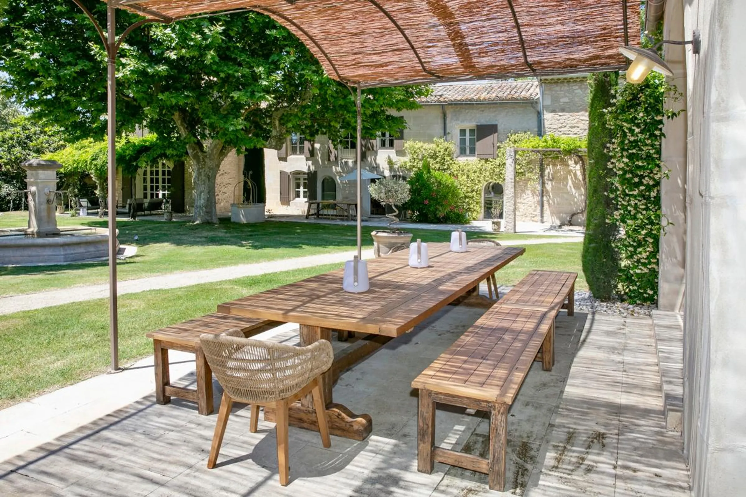 Opulent Provence Villa with Private Heated Pool, and Extensive Gardens — photograph 10