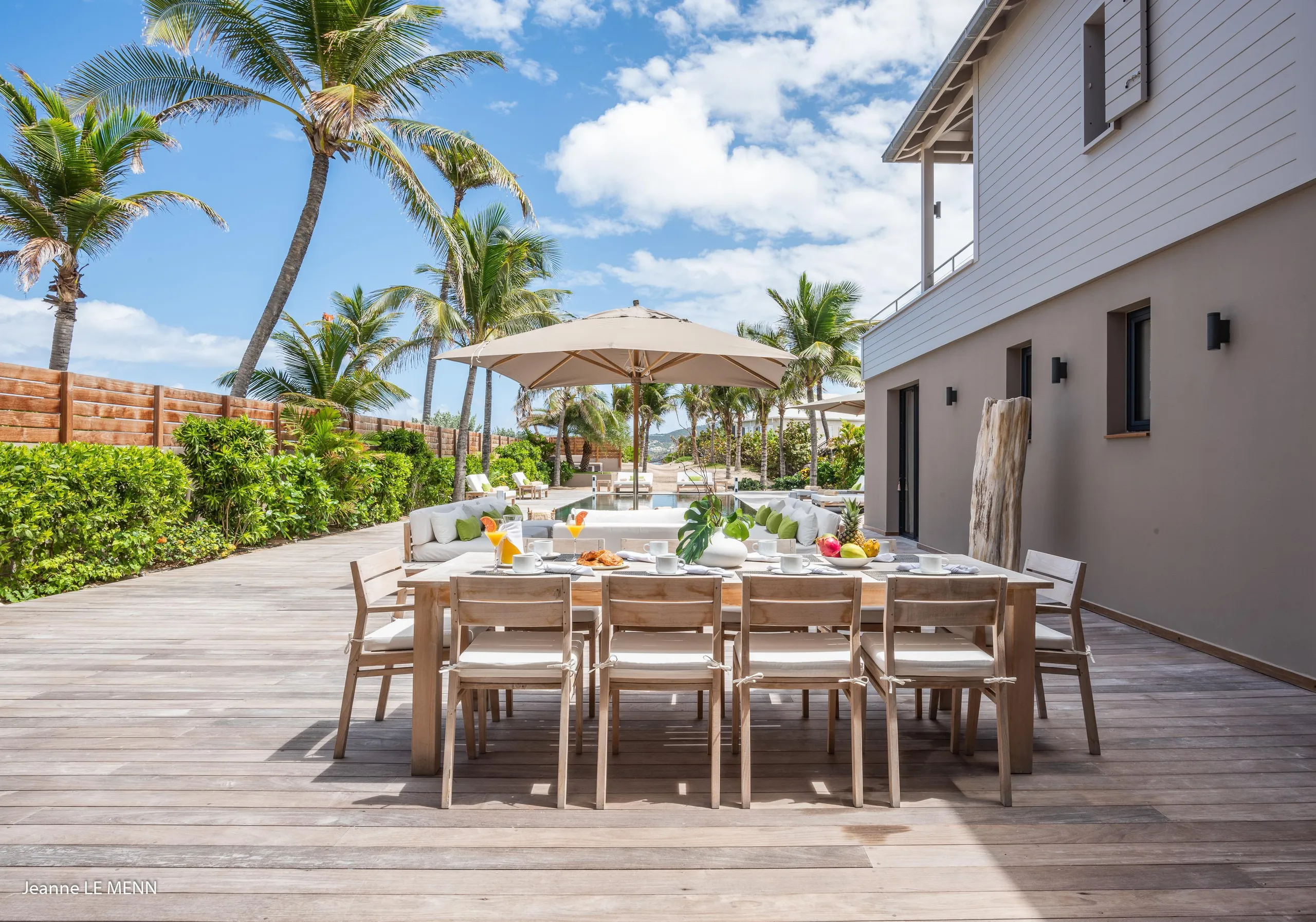 Beachfront Luxury Villa with Private Pool and Ocean Views — photograph 12
