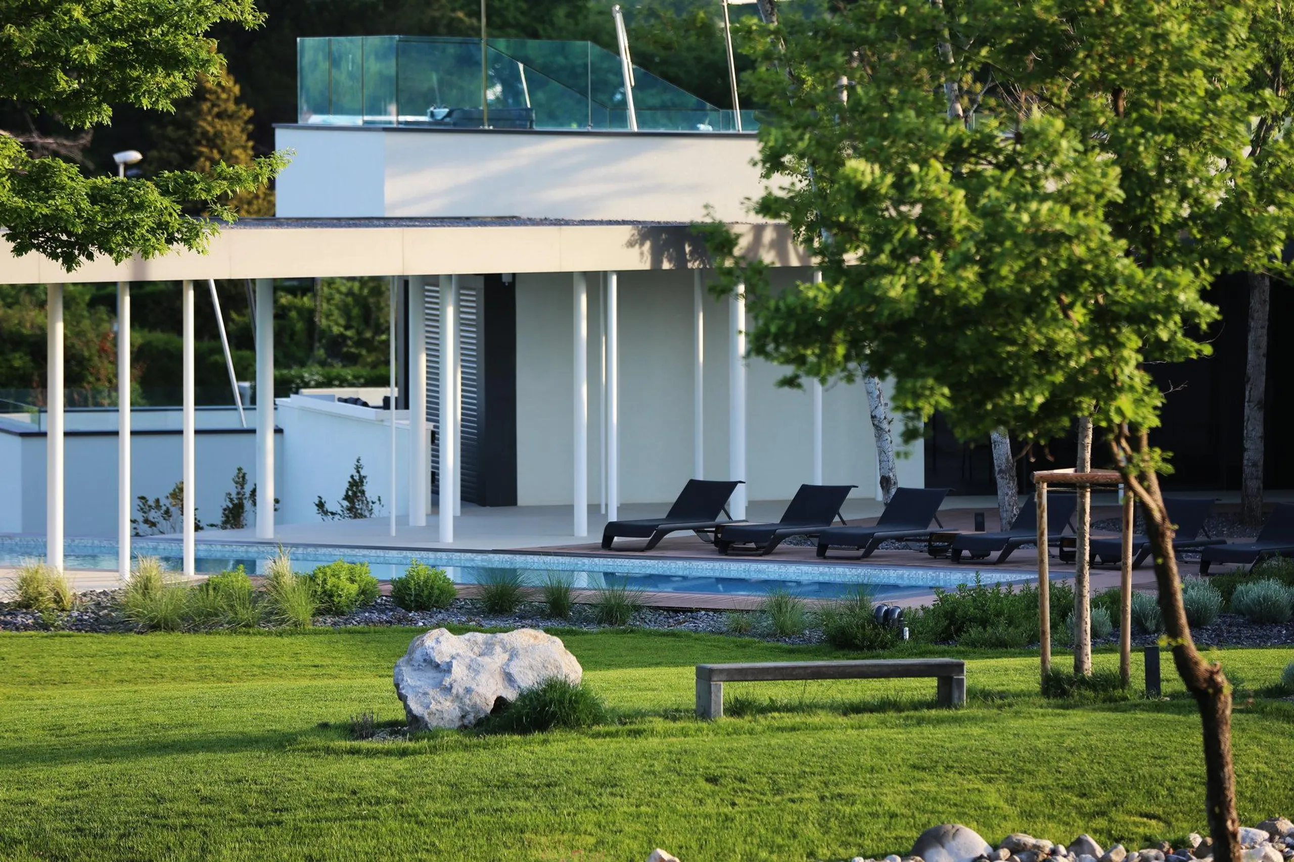 Exquisite Styled Villa with Private Pool, Gym and Sauna — photograph 10