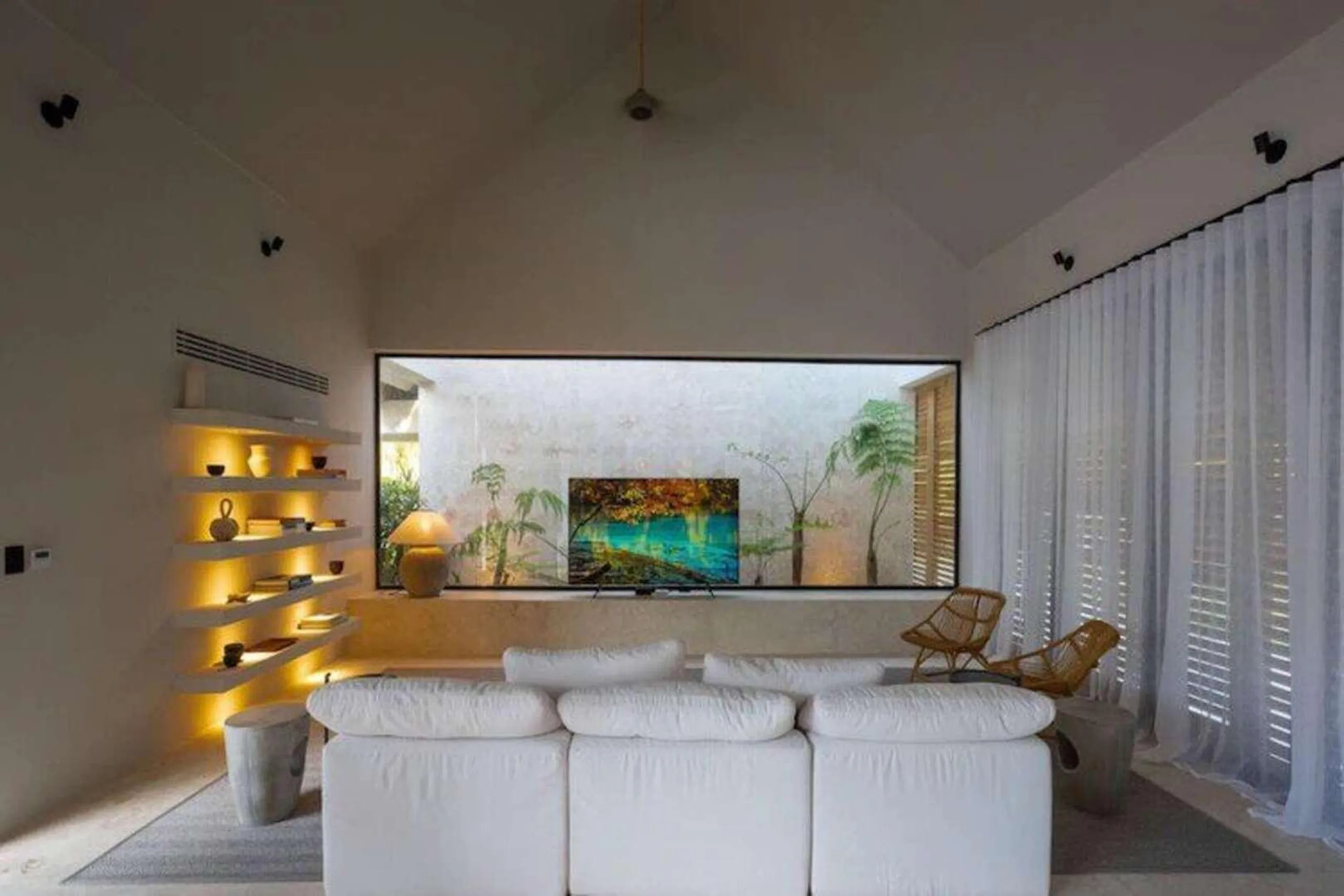 Casa de Campo's Refined Villa with Panoramic View of the Golf Course — photograph 7