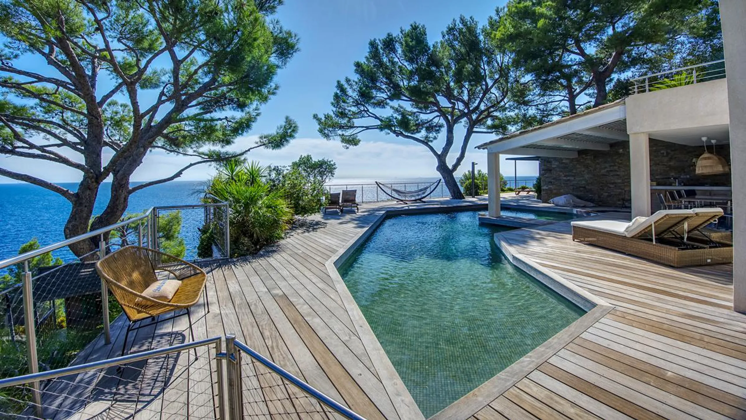 Ornate Contemporary Villa with Private Pool and Sea Views — photograph 2