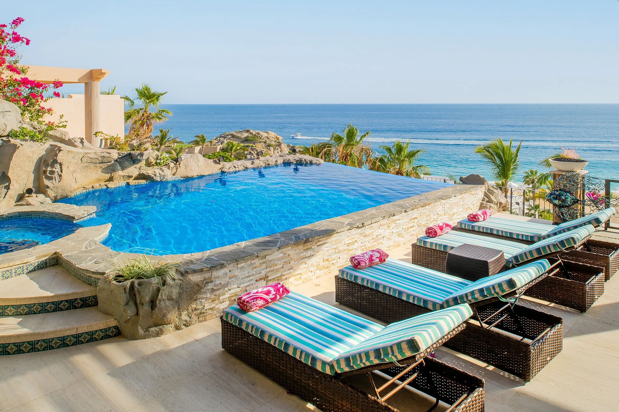 Enchanting Views of the Pacific Ocean from Four Level Luxury Compound with 2 Pools! — photograph 4