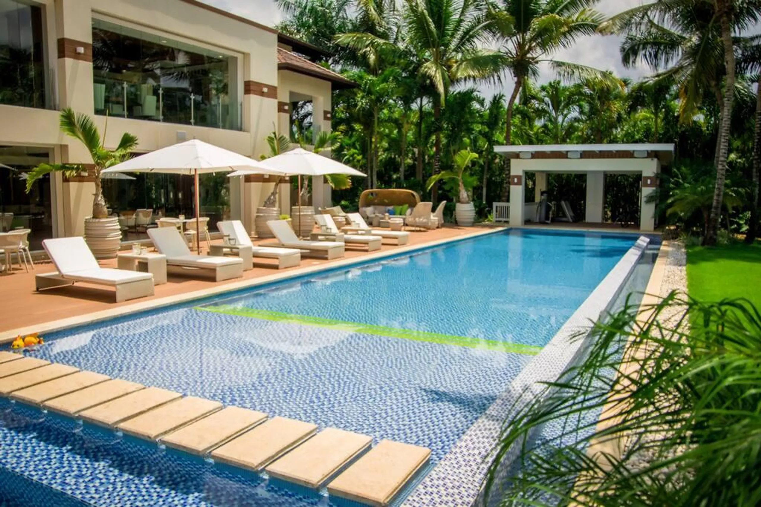 Deluxe Classic Estate in La Romana with Private Pool and Home Theater — photograph 2