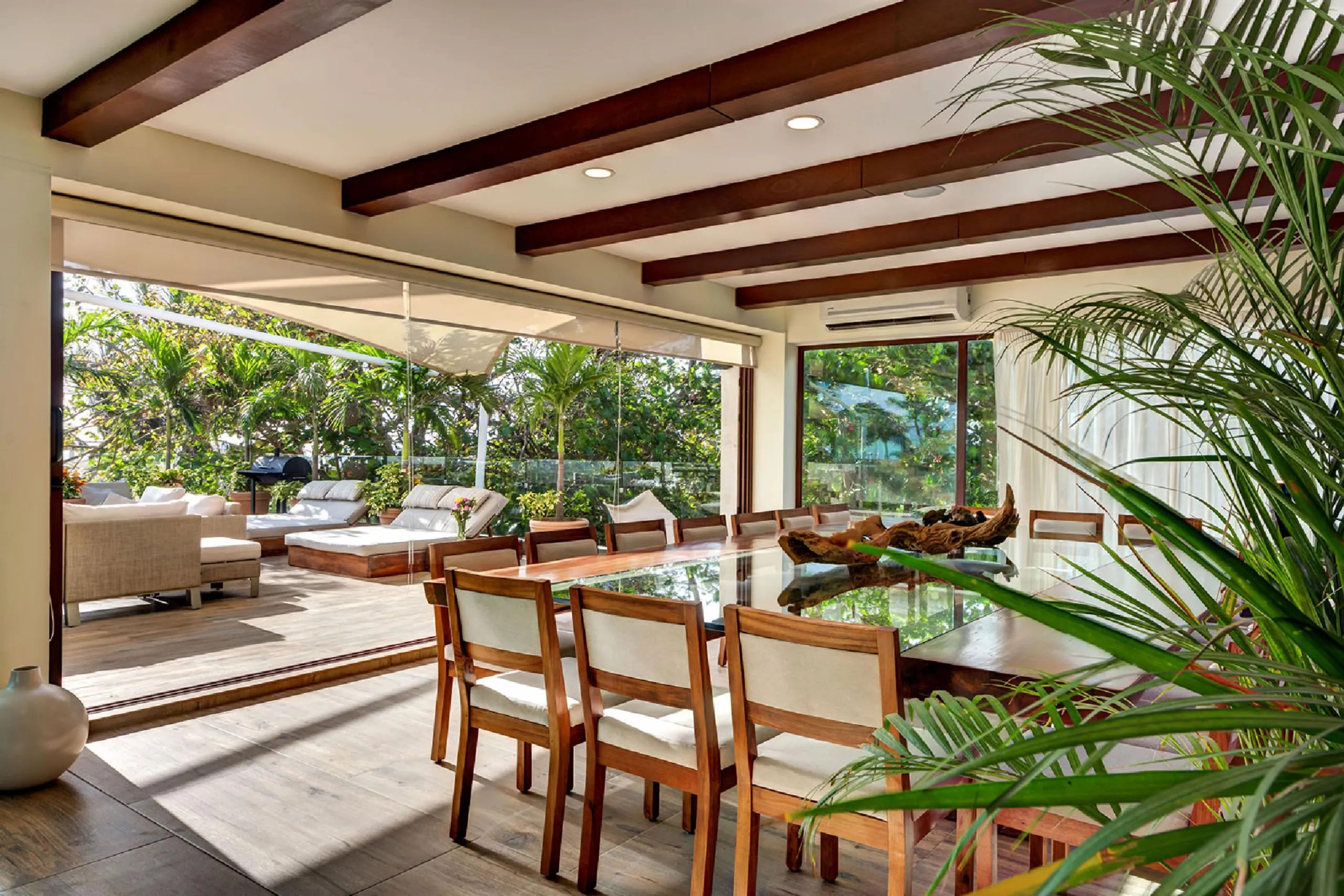 Luxury Playa del Carmen Villa with Infinity Pool and Ocean Views — photograph 10