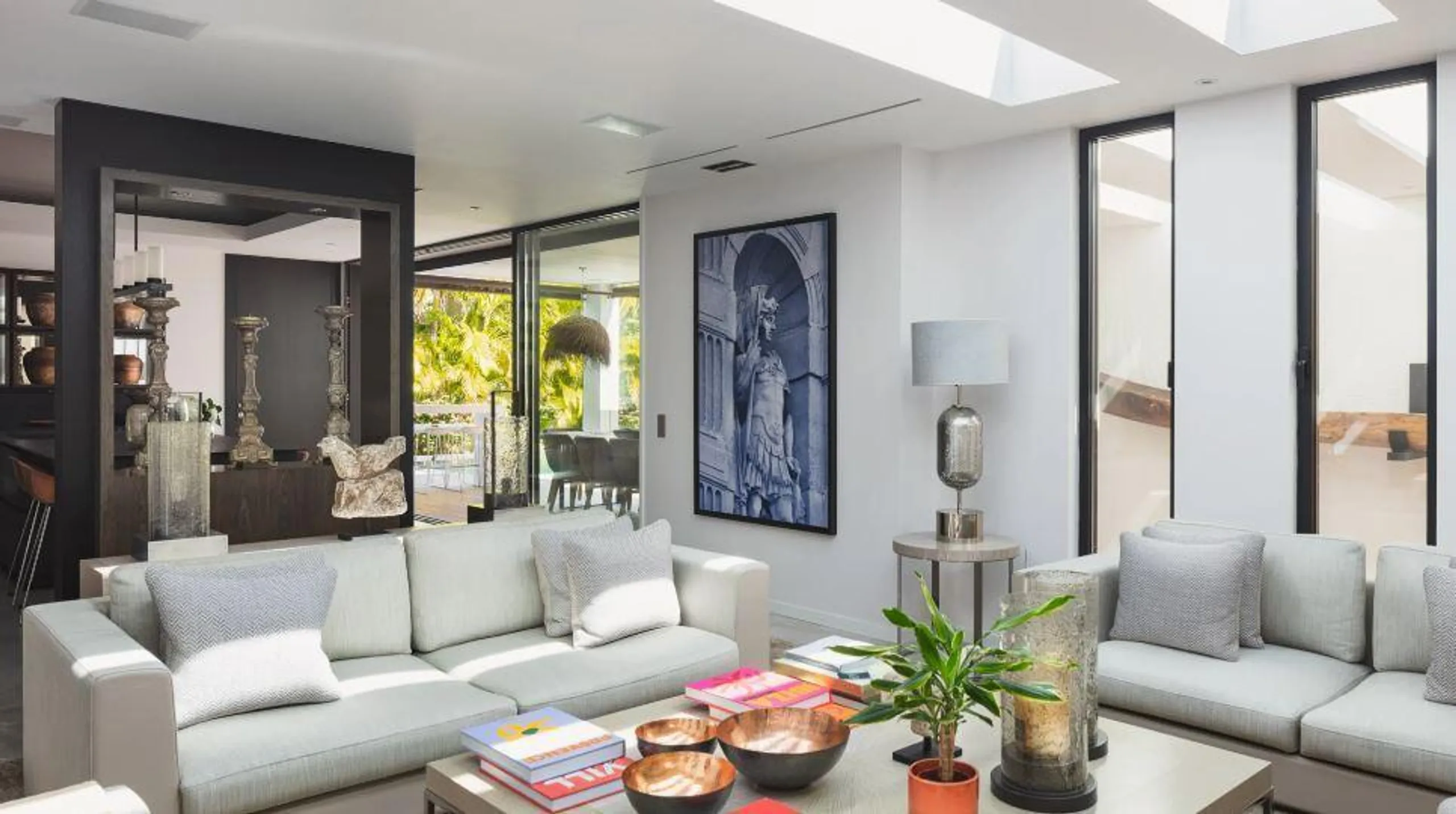 Modern & Airy Two-Bedroom Holiday Villa with Swimming Pool & Lush Surroundings — photograph 10