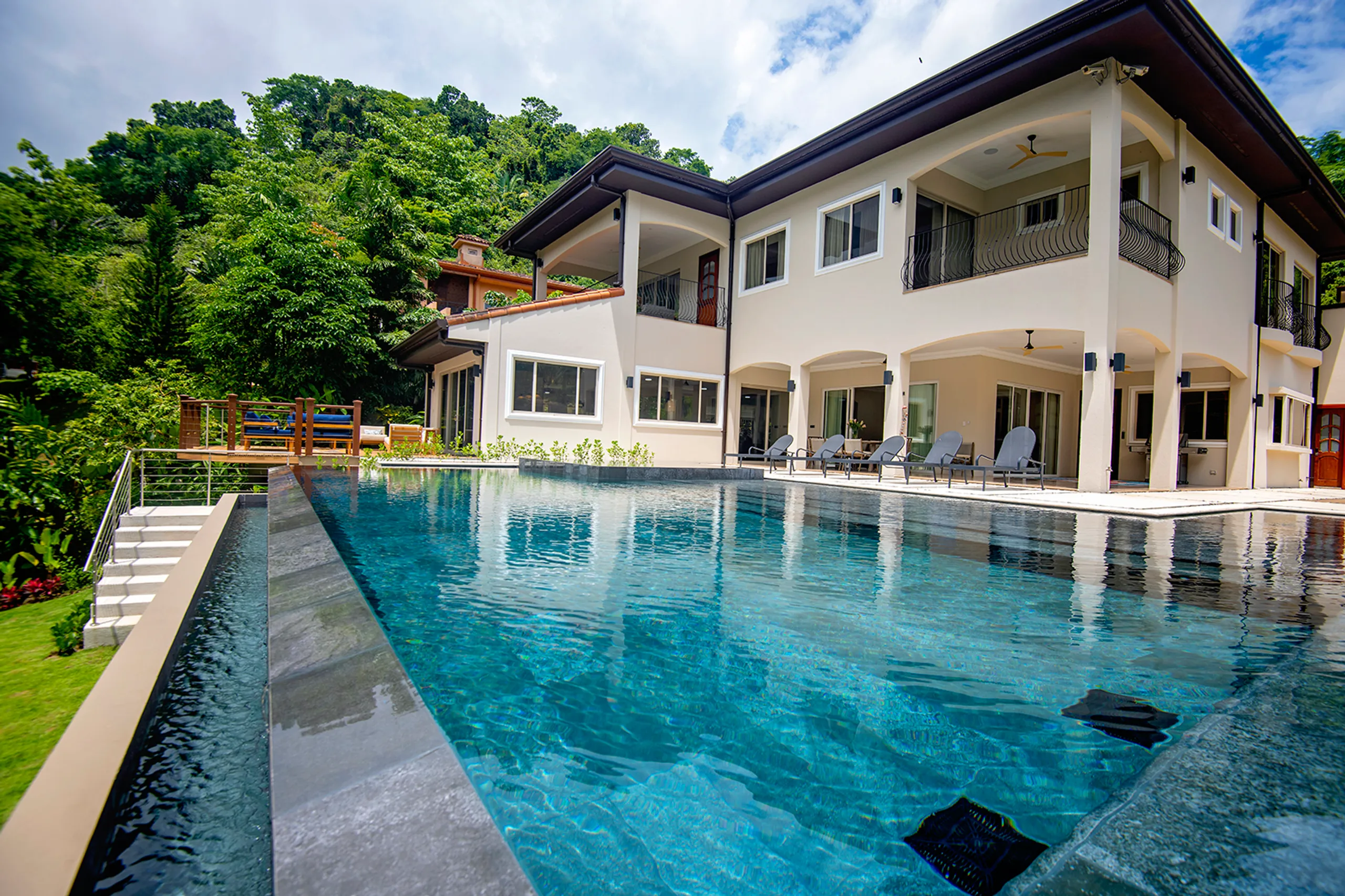 Stunning Costa Rica Villa with Private Infinity Pool, Jacuzzi, and Ocean Views — photograph 2