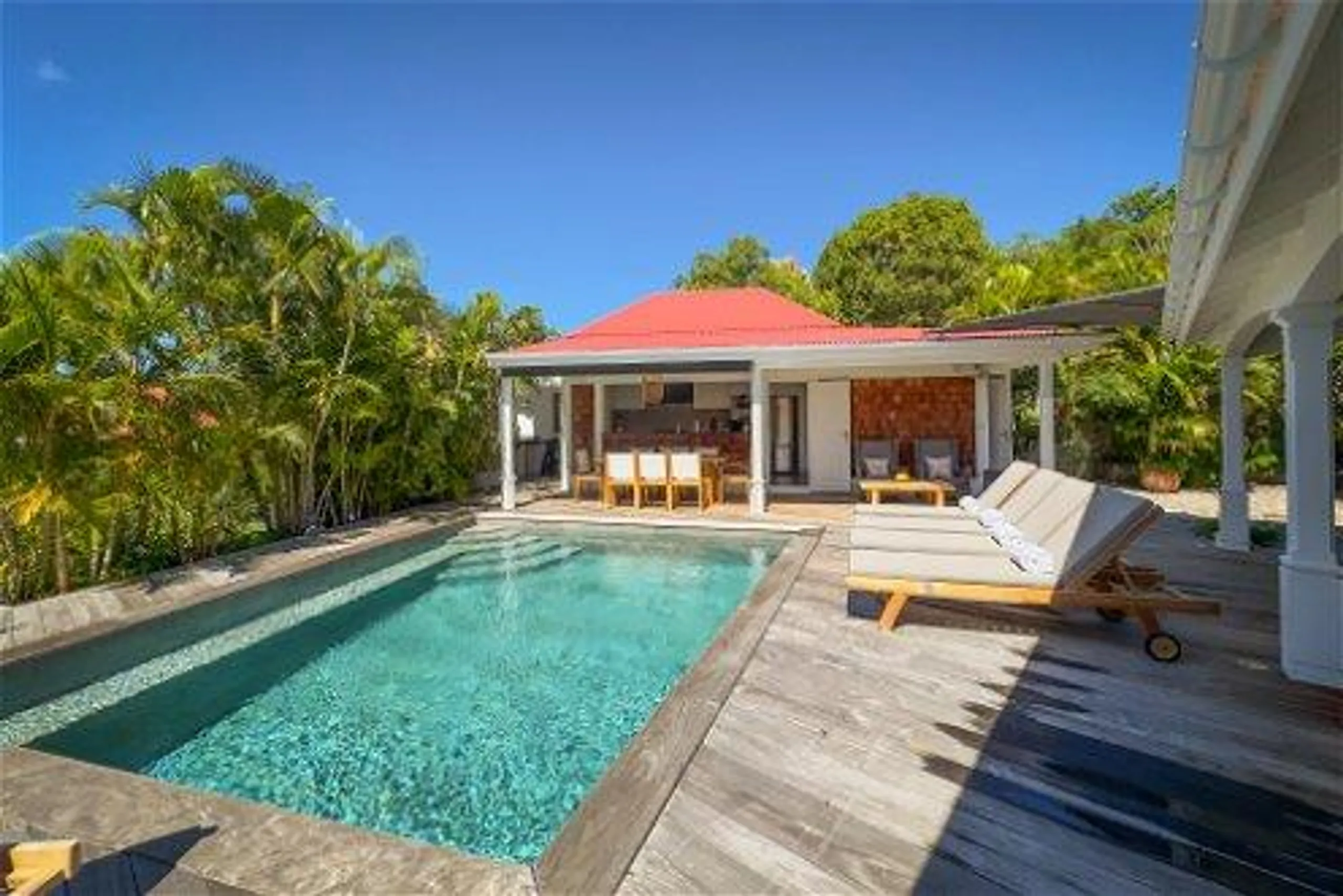 Stunning Four-Bedroom Villa with Private Pool and Bay View — photograph 4