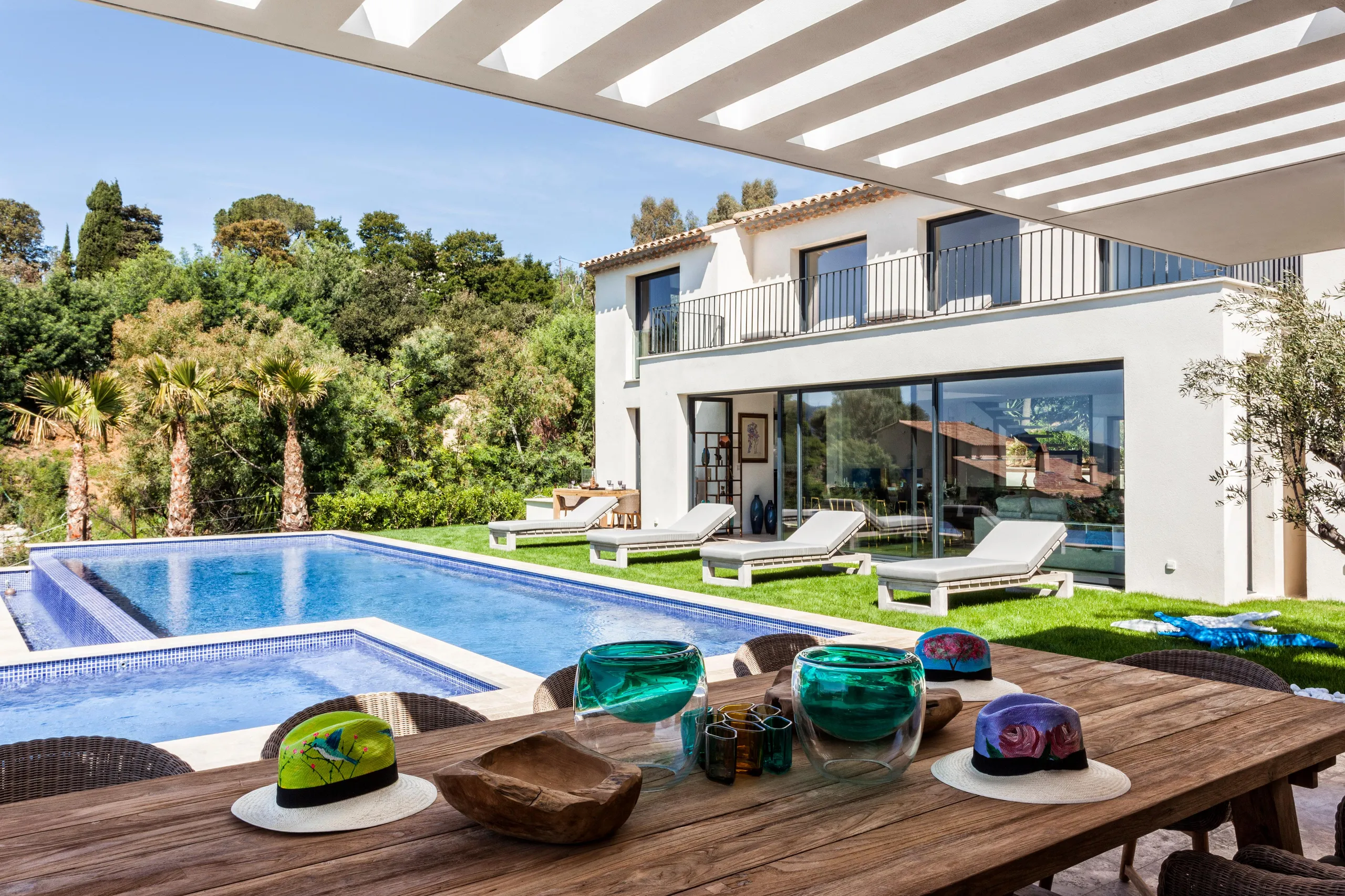 La Croix's Grandiose Villa with Pool and Stunning Ocean Views — photograph 7