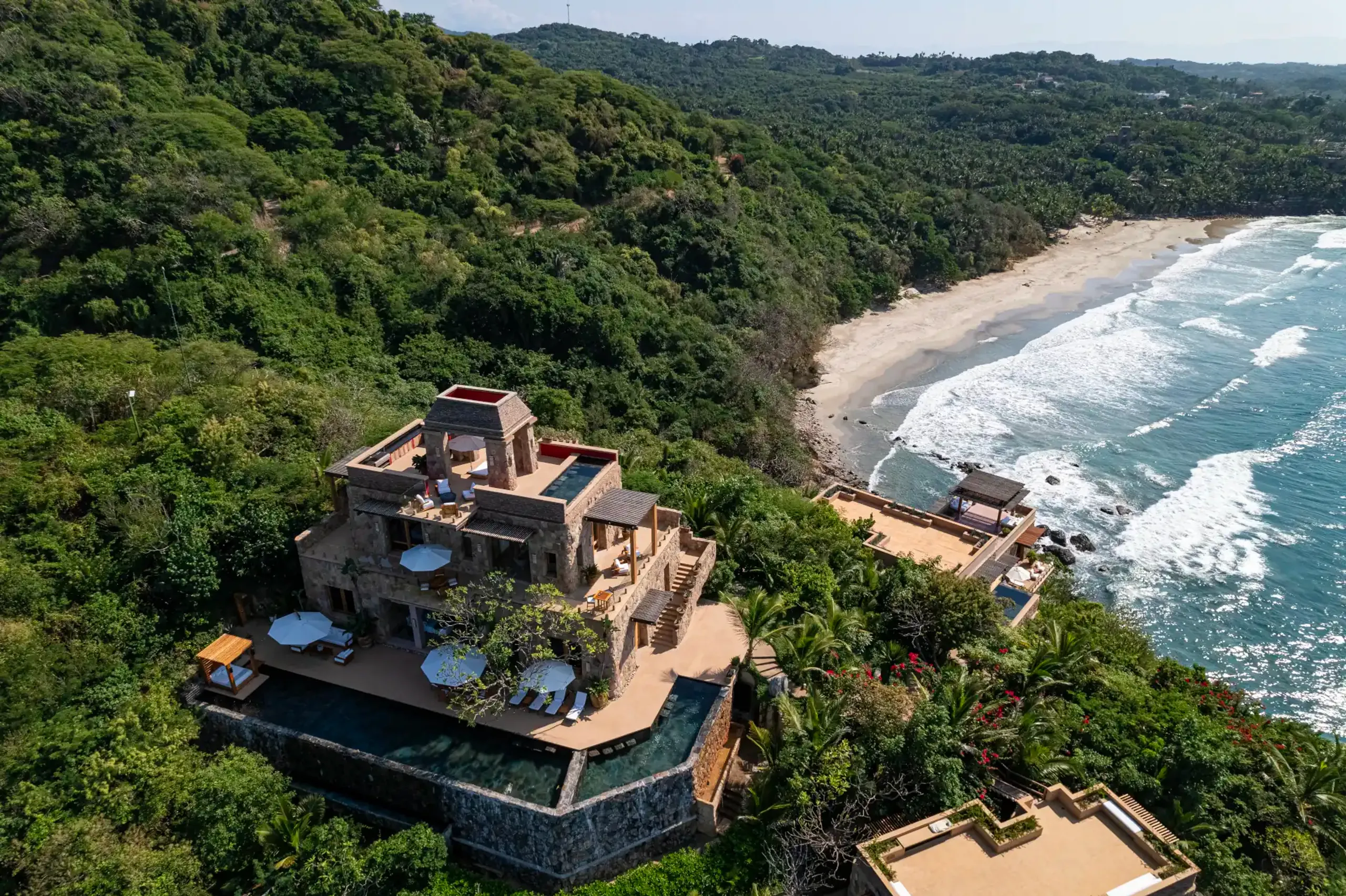 Refreshing Cultural-Inspired Punta Mita Villa with Infinity Pool & Beach Access — photograph 5
